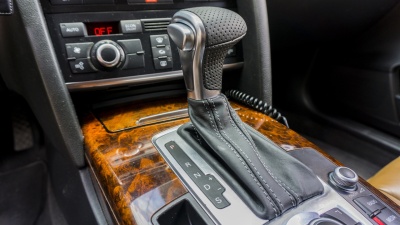 Ручка КПП (с боковой кнопкой) с перфорацией Audi, Volkswagen, Skoda