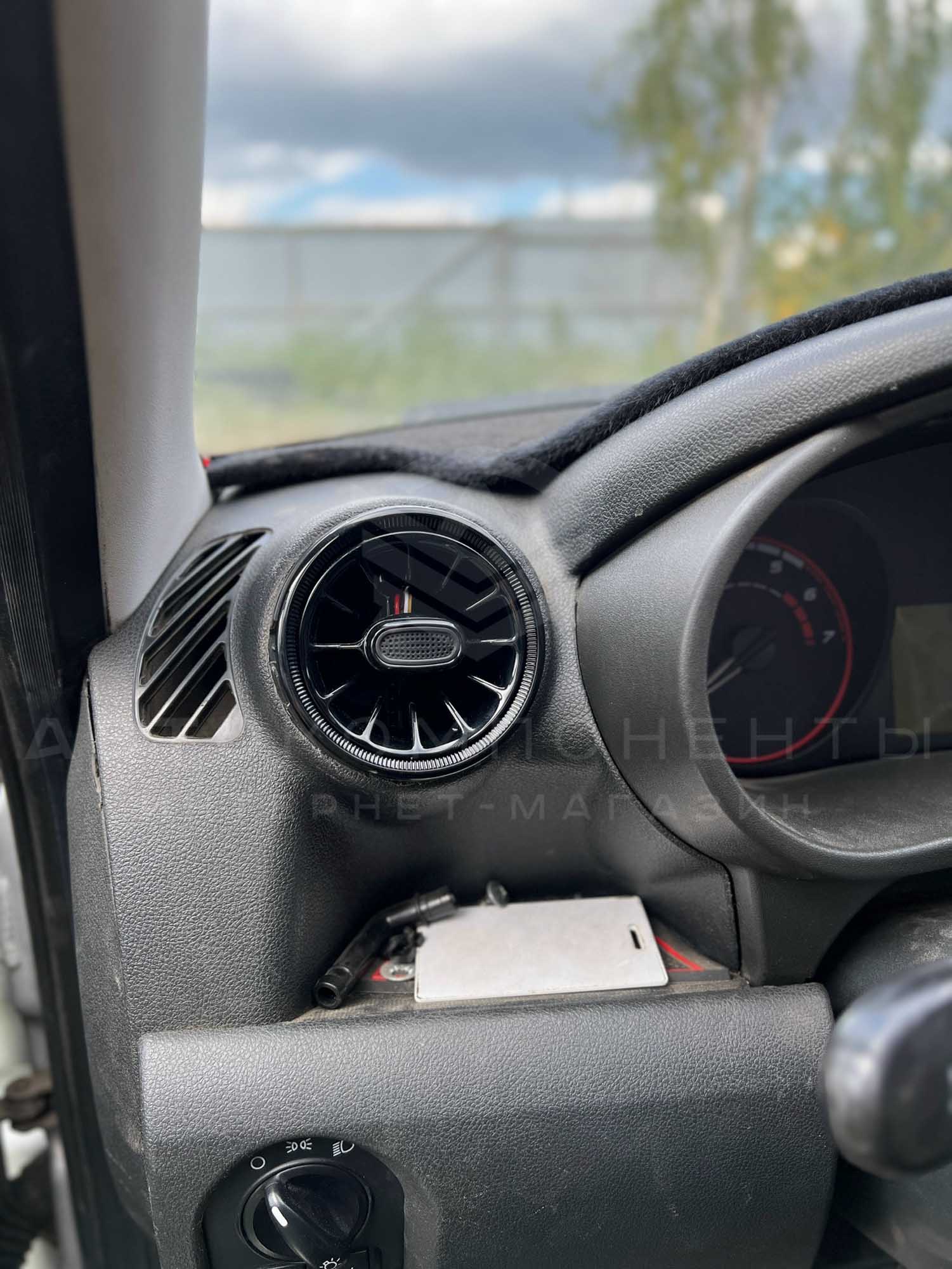 Сопло вентиляции AMG (модифицированное) с подсветкой Лада Гранта, Калина 2, Ларгус (черное)