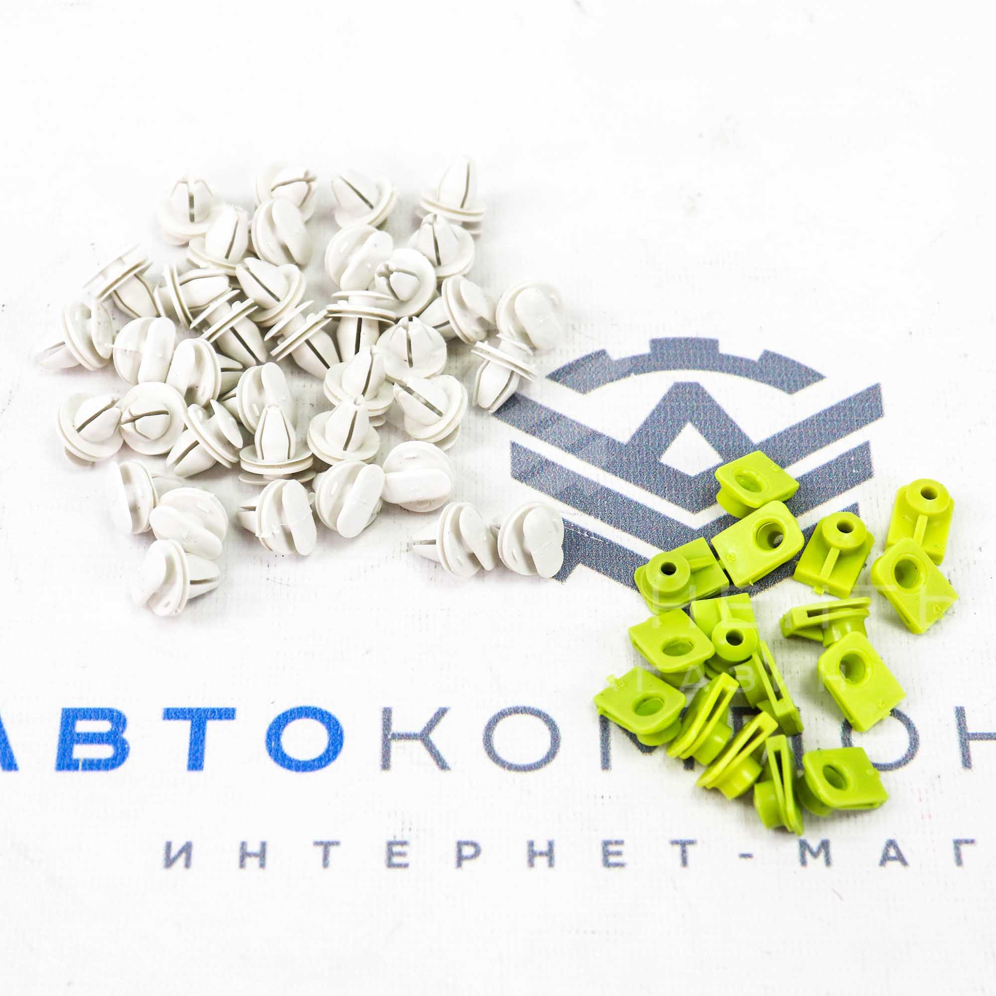 Набор пластмассовых изделий на кузов ВАЗ 2104, 2105, 2107, Лада Нива 4х4, Ока