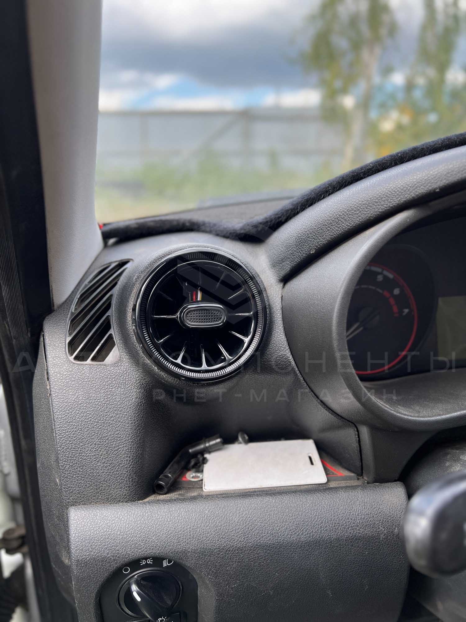 Сопла вентиляции AMG (2 шт) с RGB подсветкой (Bluetooth) Лада Гранта, Калина 2, Ларгус (черные)