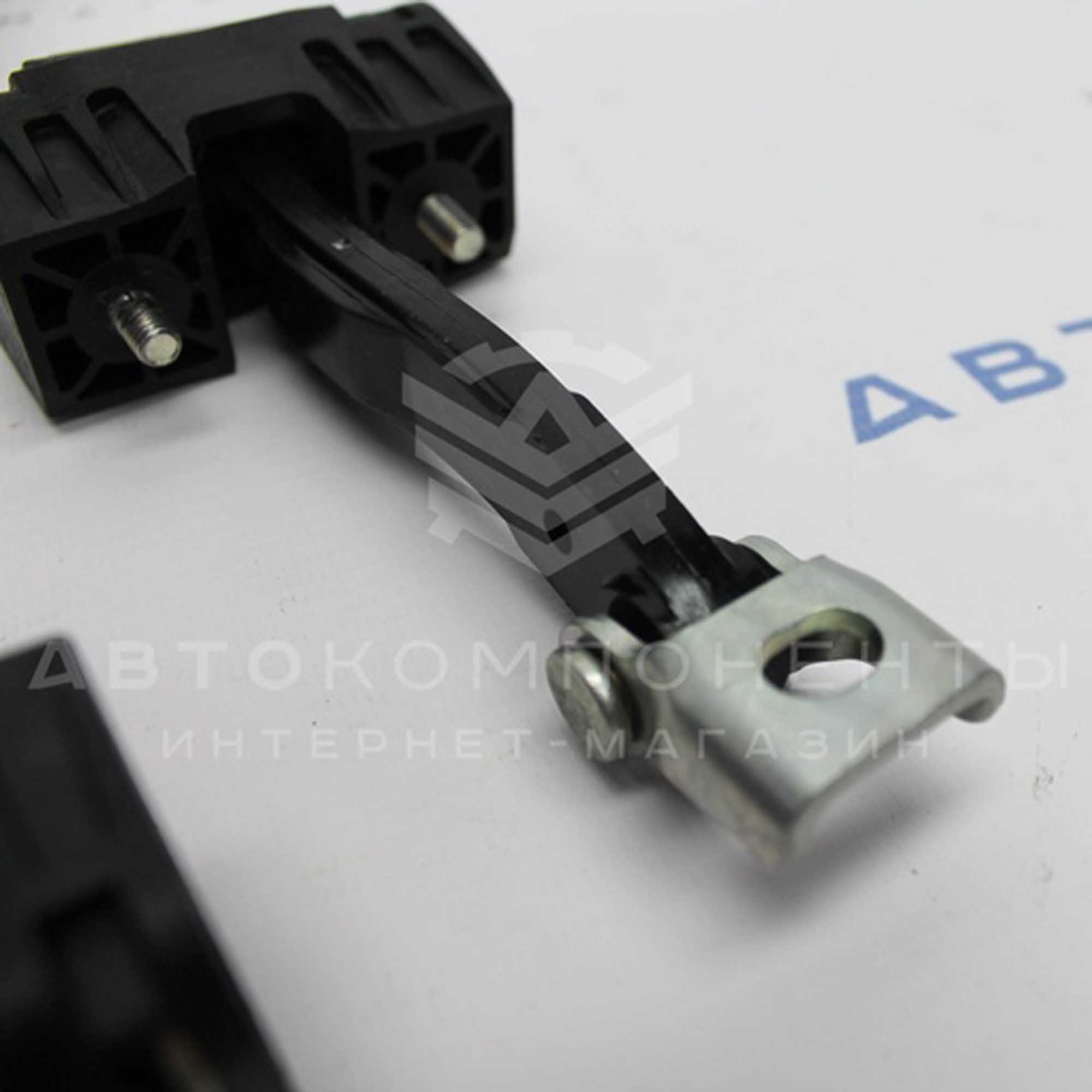 Ограничители хода передних дверей нового образца Лада 4х4 Нива Урбан