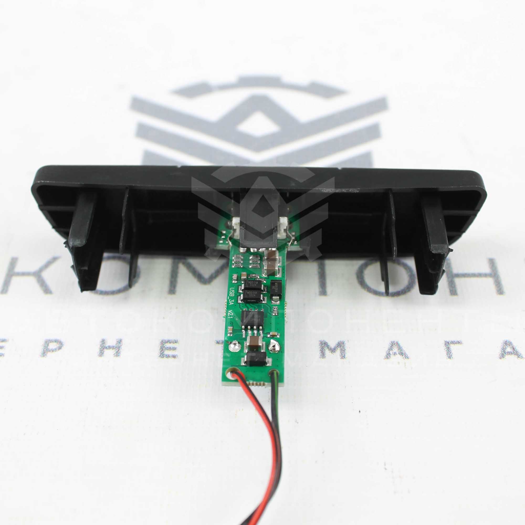 USB-зарядное устройство (на 2 слота посередине) Лада Vesta