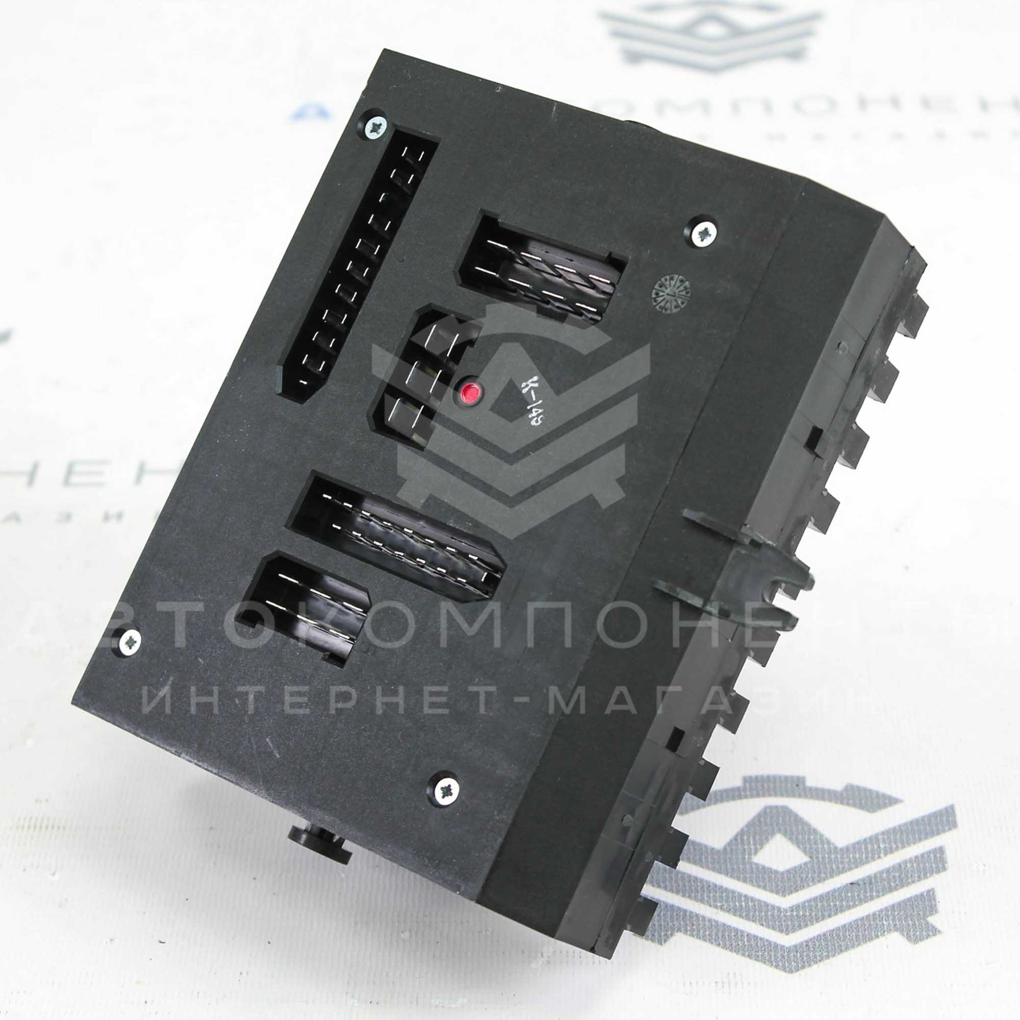 Монтажный блок предохранителей и реле (в сборе) ВАЗ 2110-2112