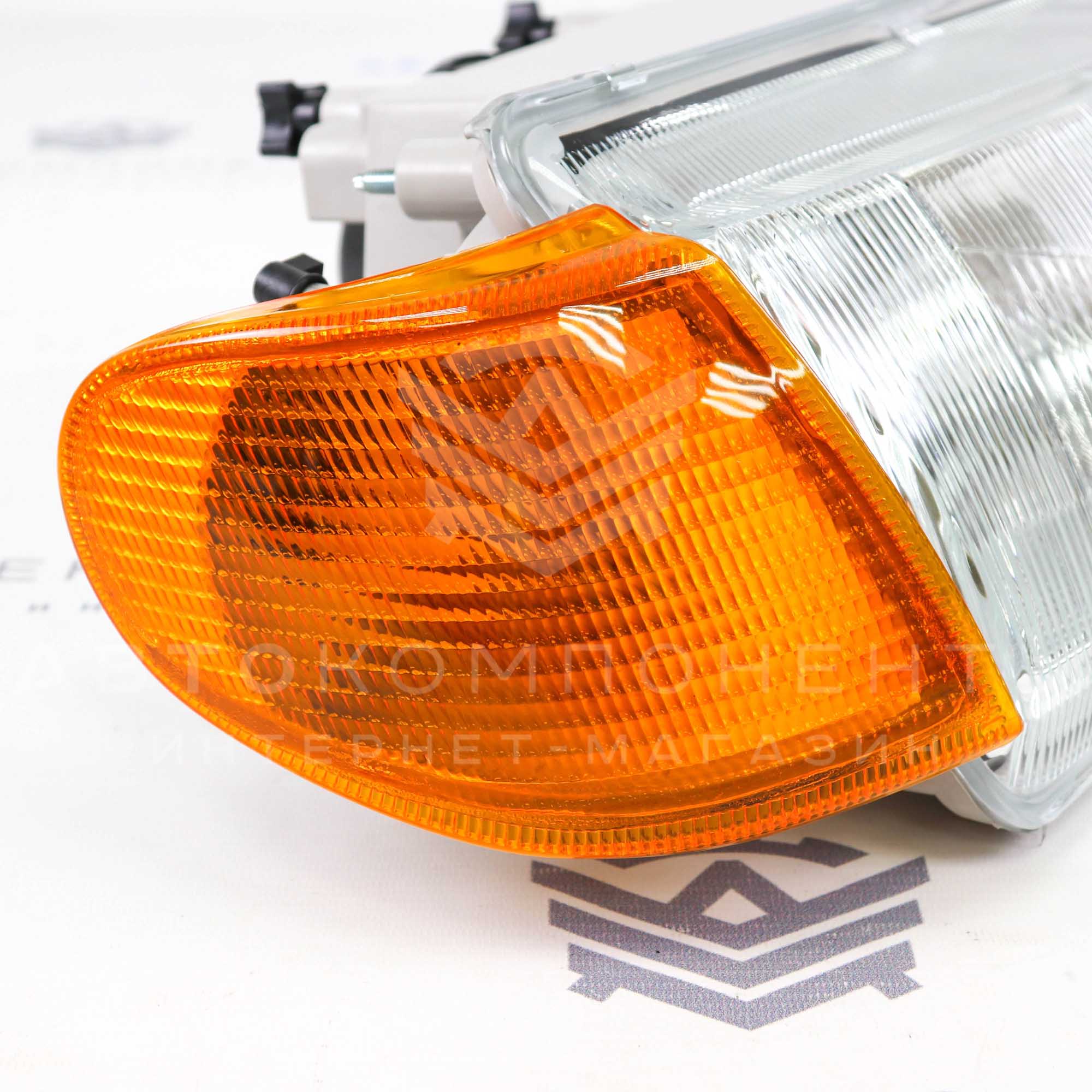 Фара с оранжевым поворотником (правая) ВАЗ 2113, 2114, 2115 (аналог Bosch) (ML136)