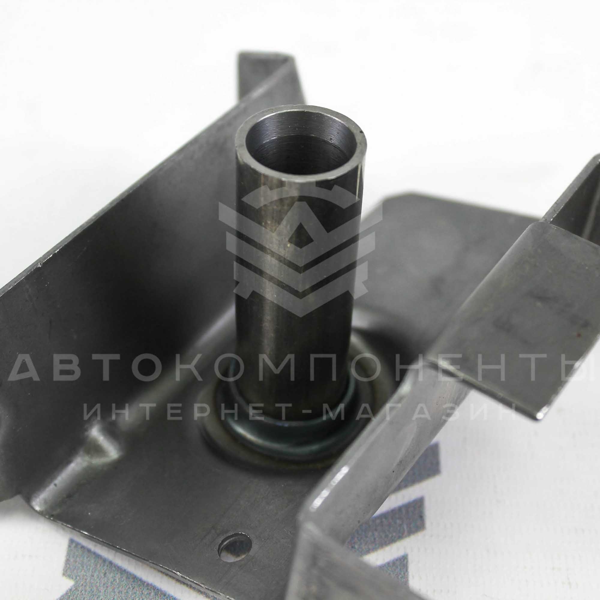 Кронштейн буксировочного крюка Лада Приора 2