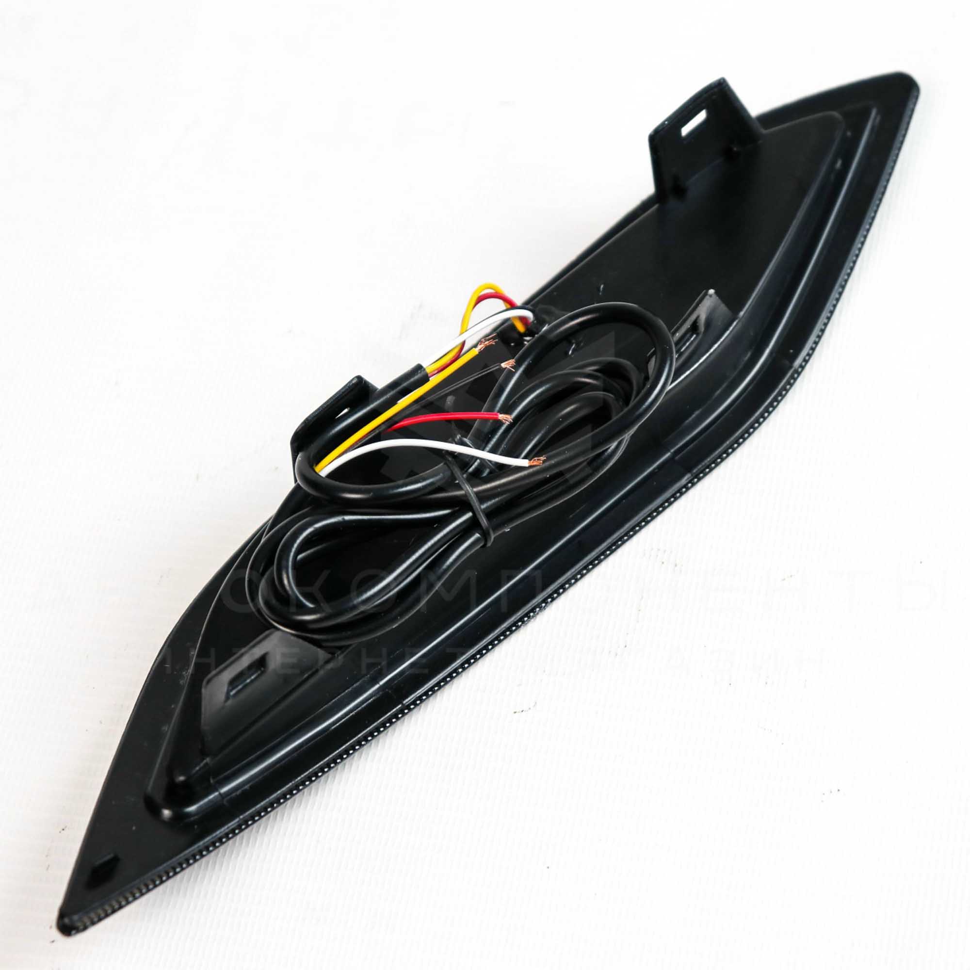 Диодные катафоты в задний бампер Лада Vesta NG (тонированные)