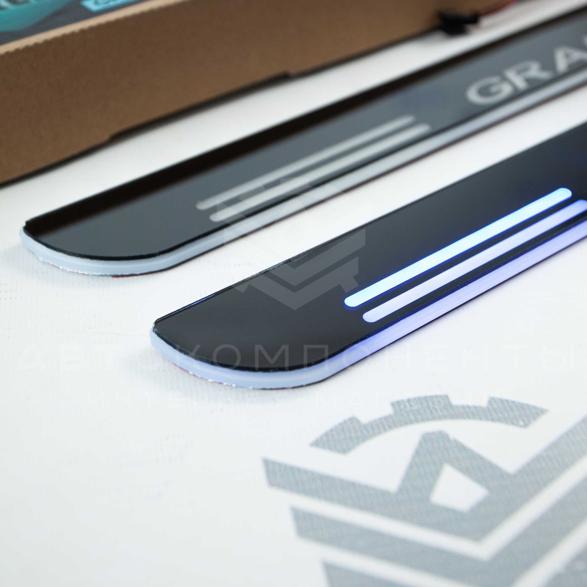 Светодиодные накладки на пороги (пластиковые) Лада Гранта (2шт)