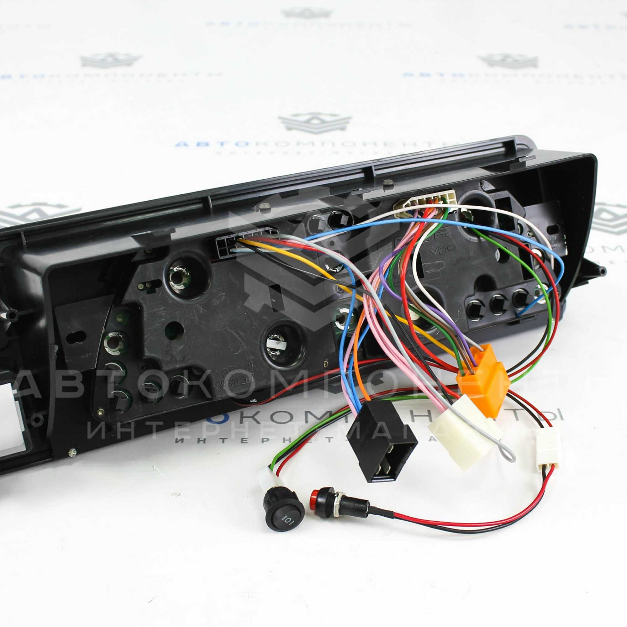 Комбинация приборов со сплошным стеклом ВАЗ 2104, 2107 (красно-белая)