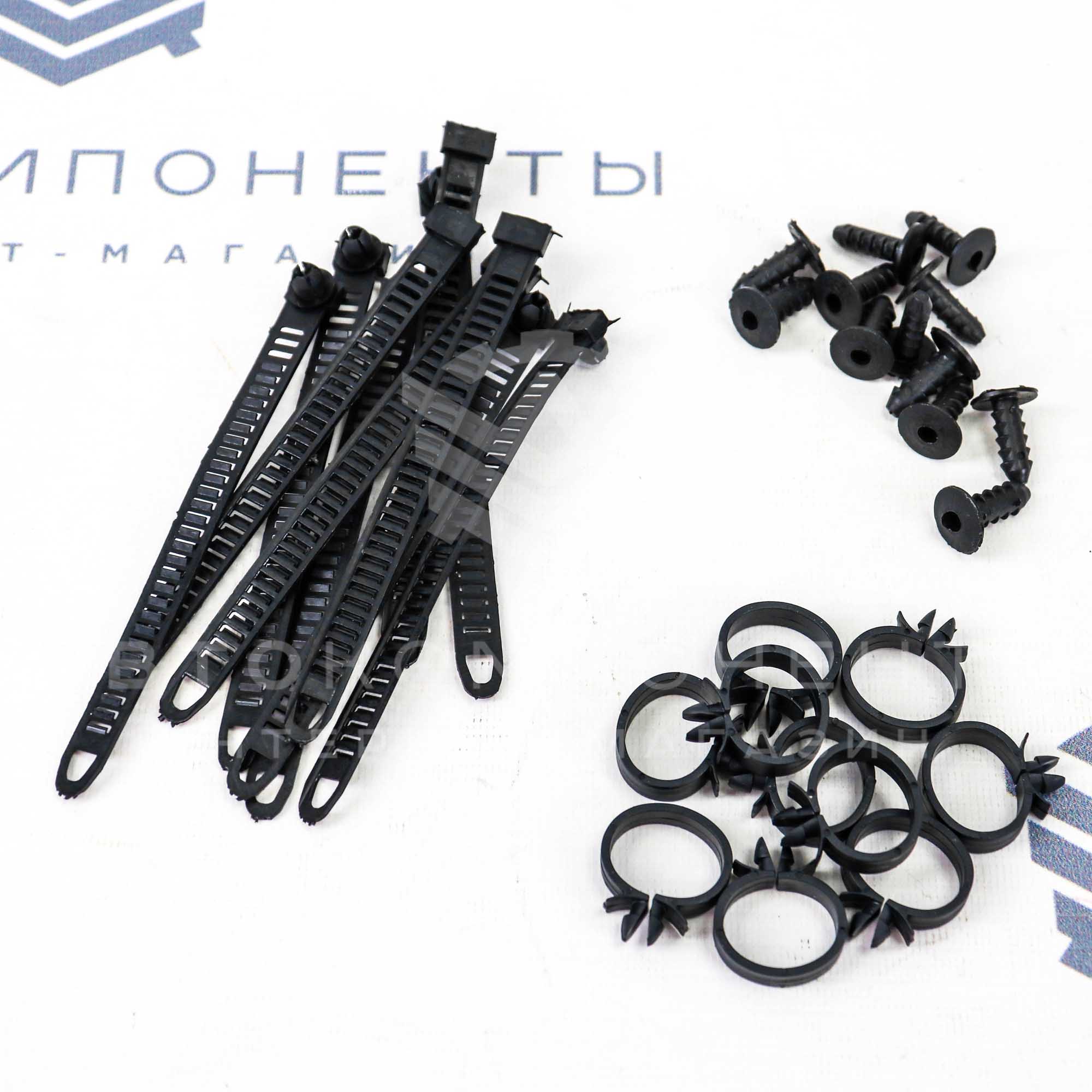 Набор пластмассовых изделий на кузов ВАЗ 2104, 2105, 2107, Лада Нива 4х4, Ока