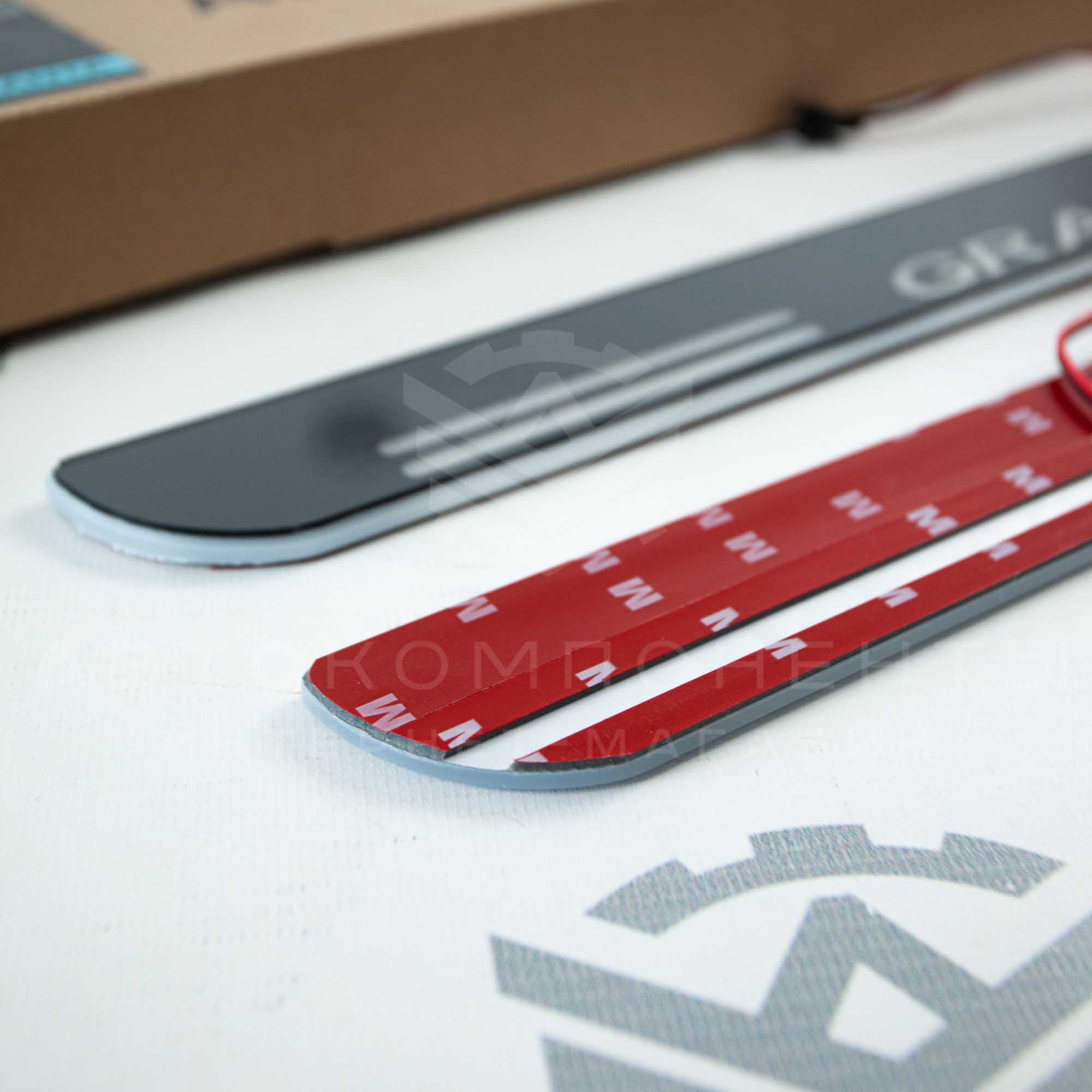 Светодиодные накладки на пороги (пластиковые) Лада Гранта (2шт)