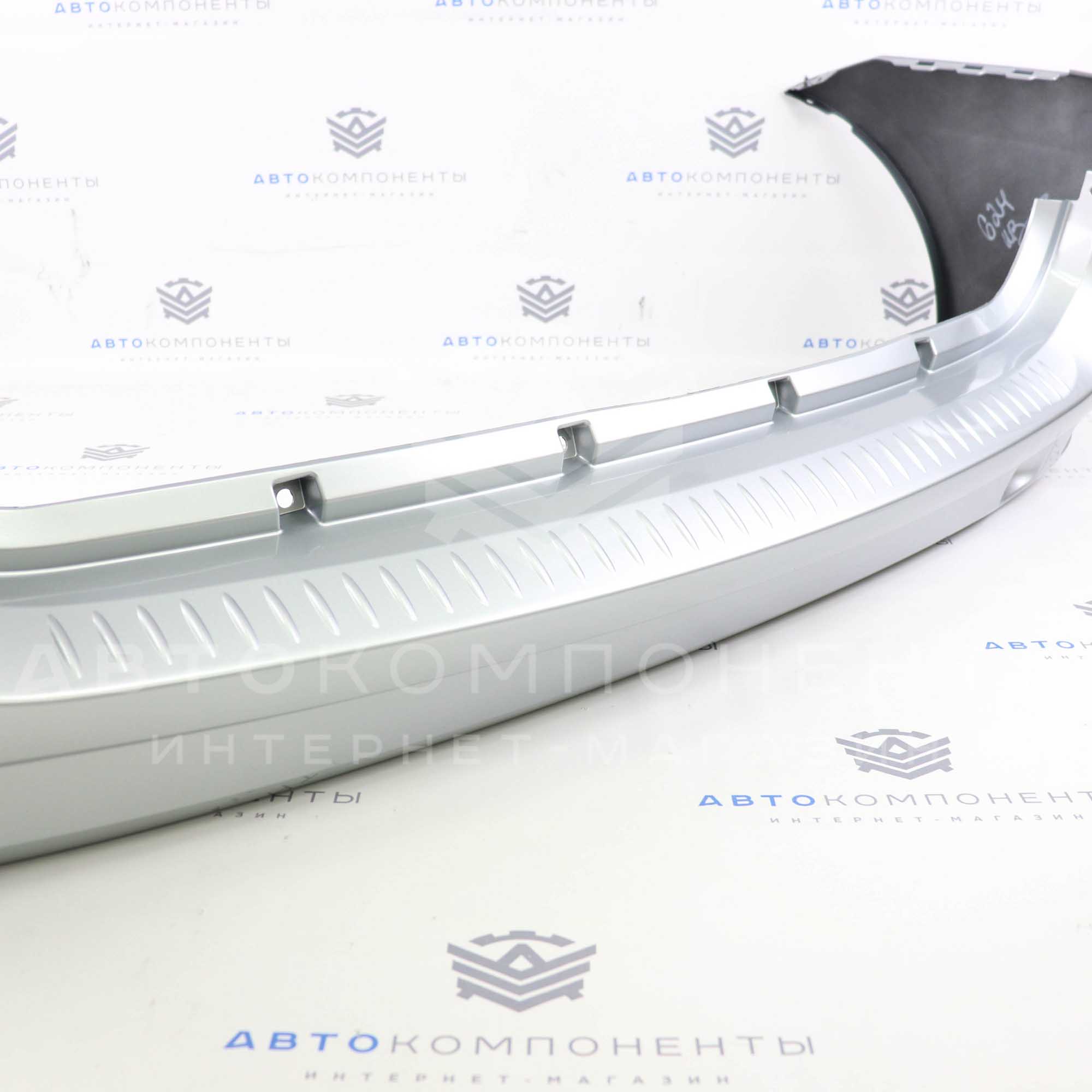 Задний бампер Лада Ларгус в цвет кузова