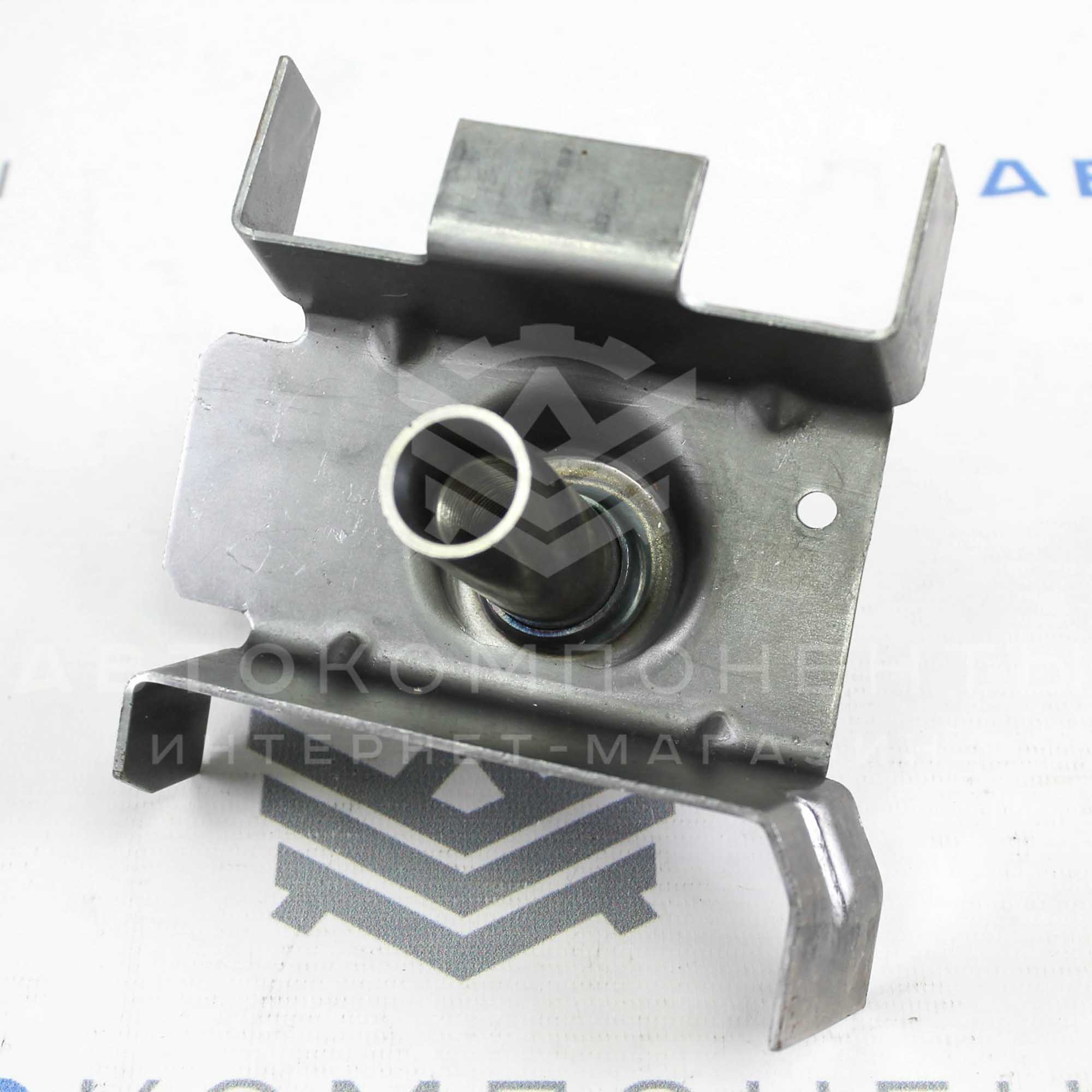 Кронштейн буксировочного крюка Лада Приора 2