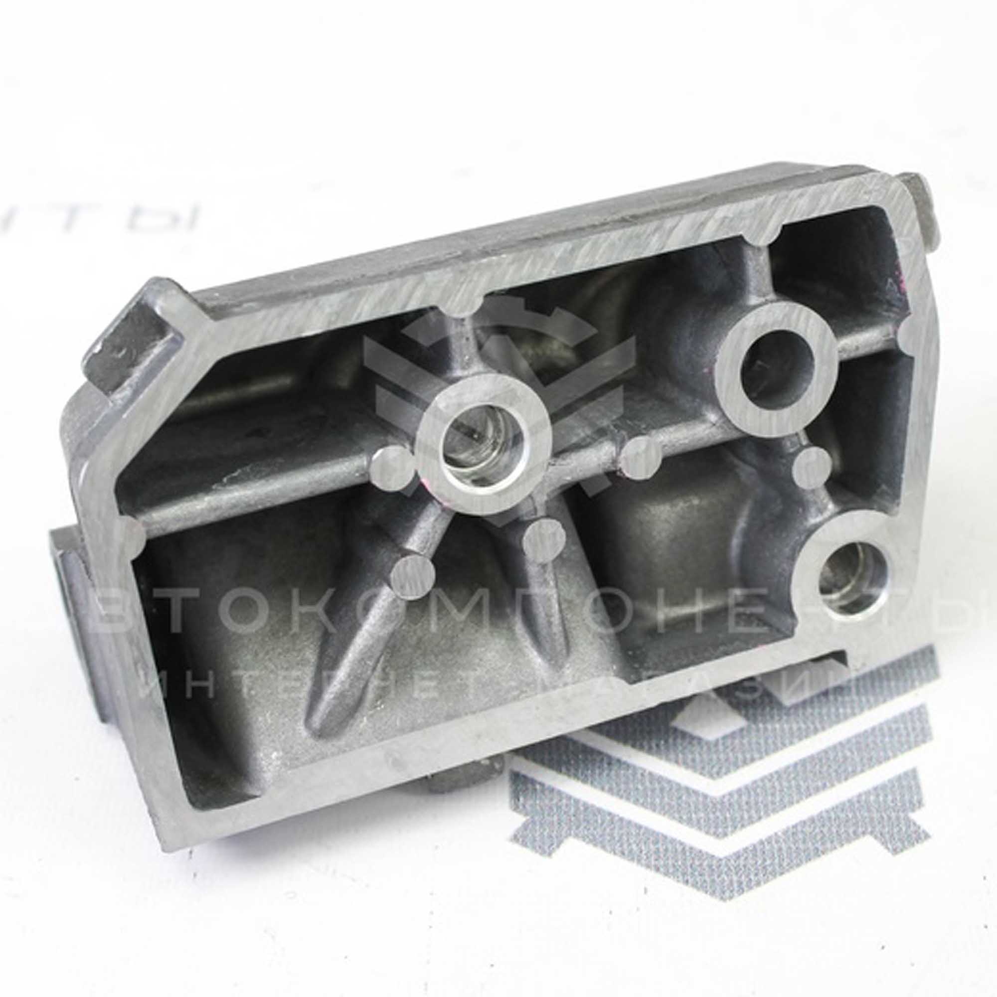 Кронштейн (нижний) крепления генератора ВАЗ 2110-2112