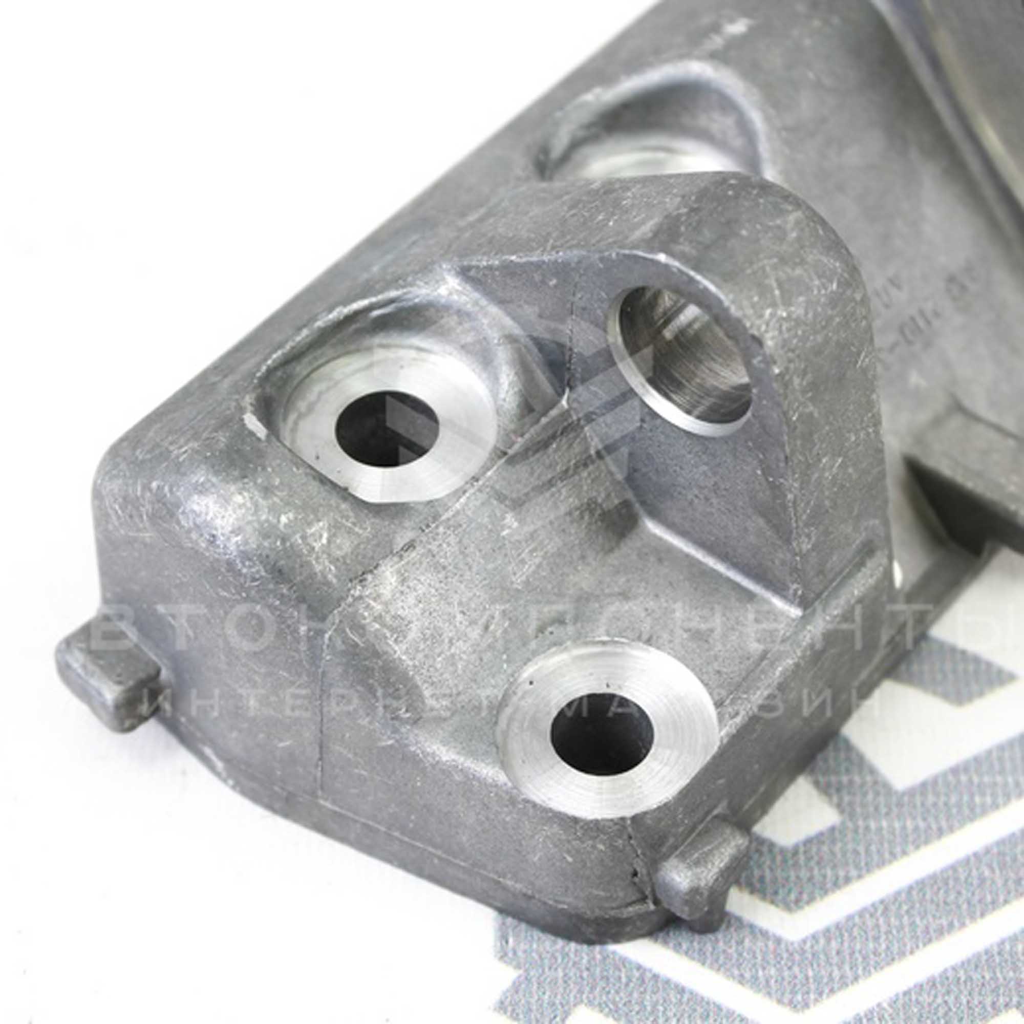 Кронштейн (нижний) крепления генератора ВАЗ 2110-2112