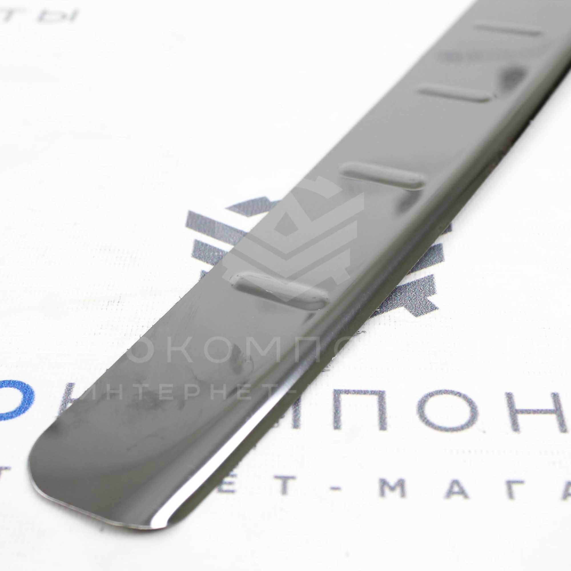 Накладка на задний бампер из нержавейки с надписью "CROSS" Лада Vesta