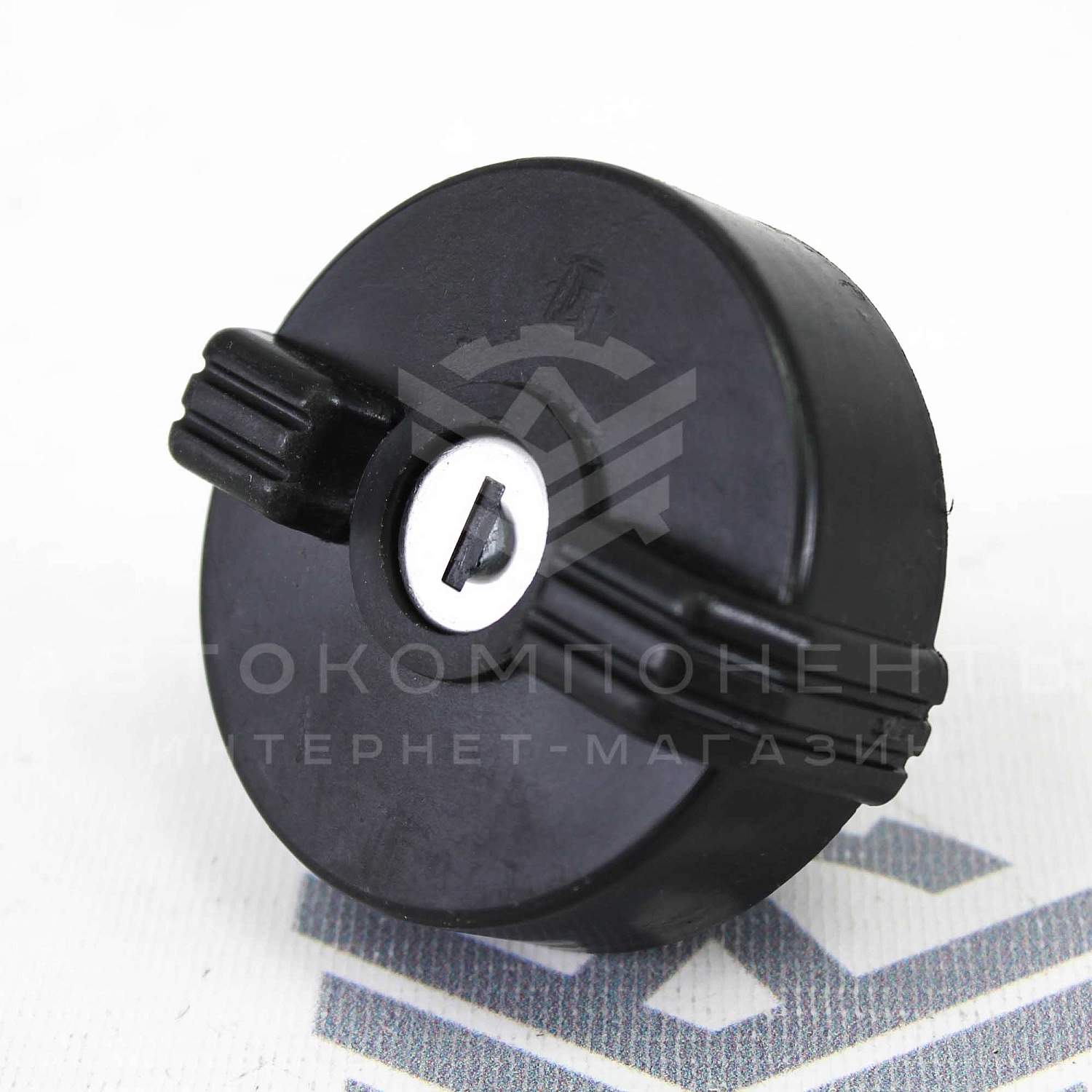 Крышка бензобака (с замком) ВАЗ 2101-2107, Лада Нива 4х4