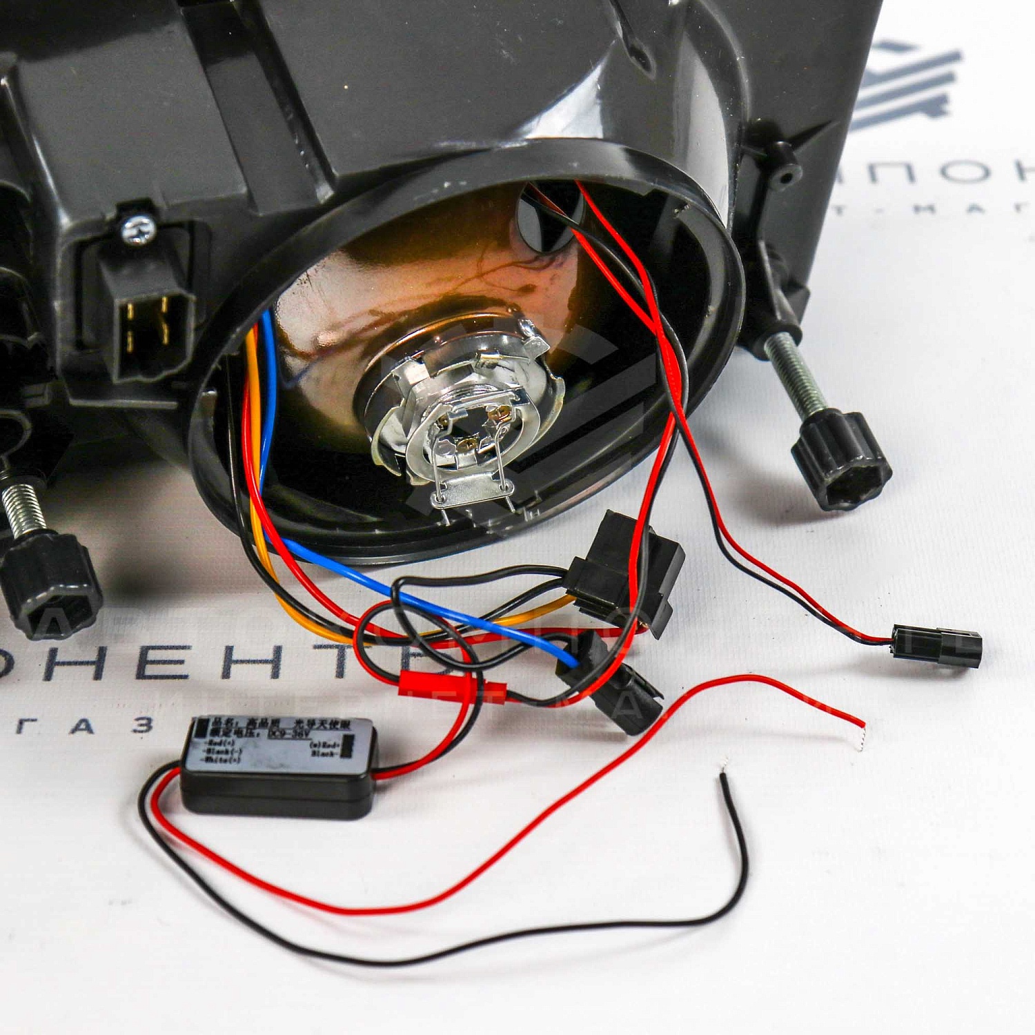 Фары с круглыми линзами (черная маска, белые поворотники) ВАЗ 2104, 2105, 2107