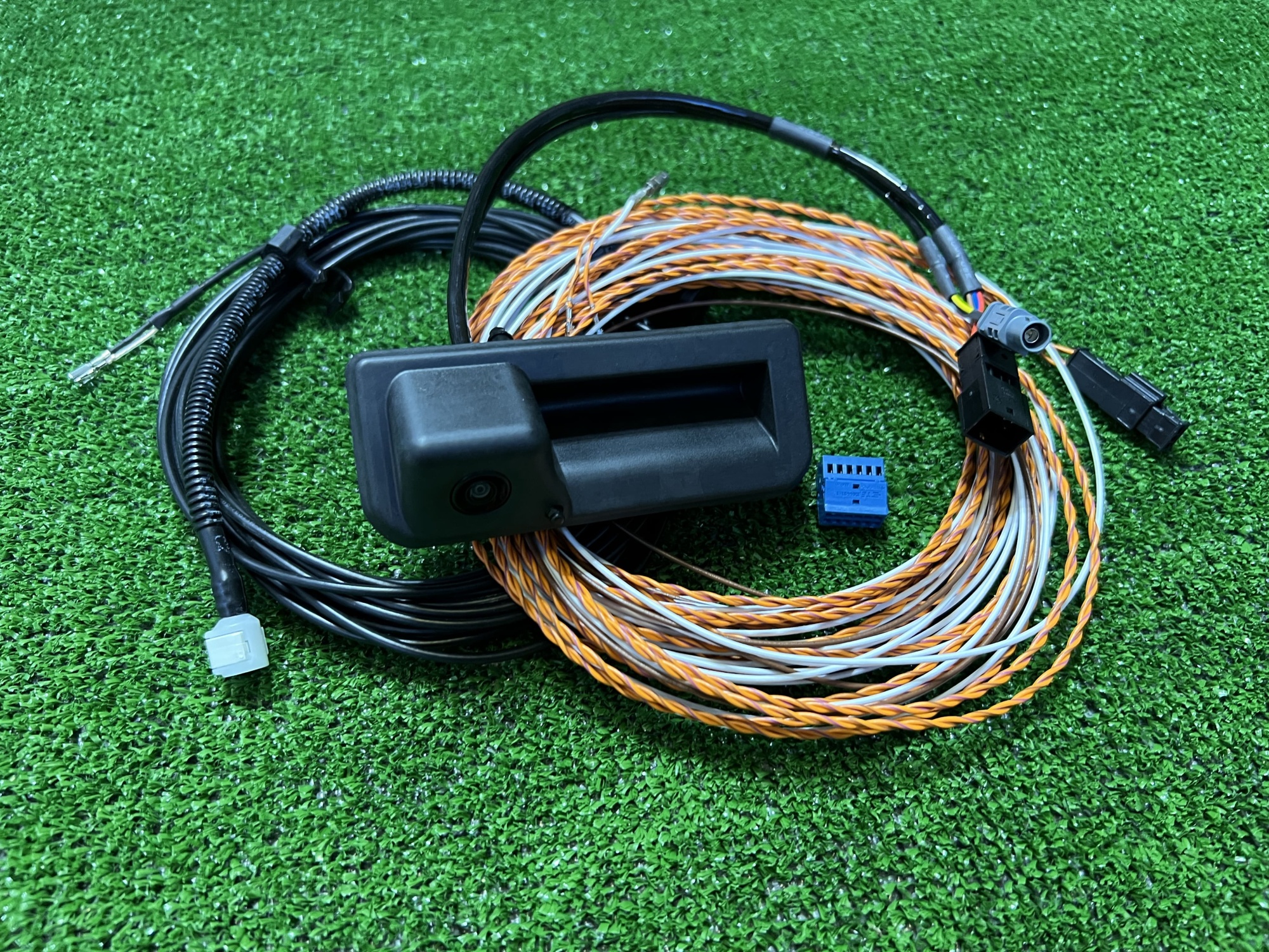 Камера заднего вида (с динамической разметкой) с омывателем Volkswagen Tiguan 2, Teramont