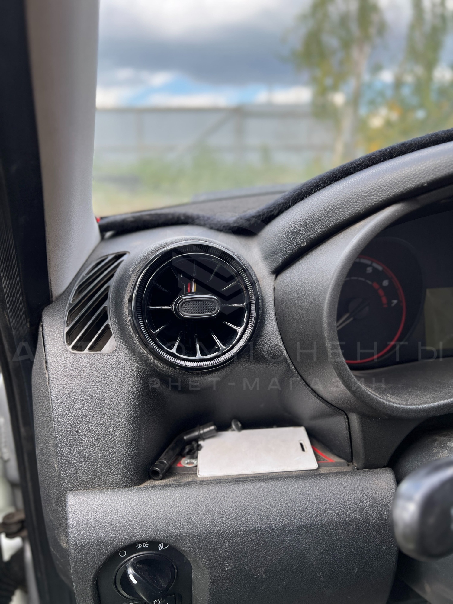 Сопла вентиляции AMG с RGB подсветкой (Bluetooth) Лада Гранта, Калина 2, Ларгус (черные)