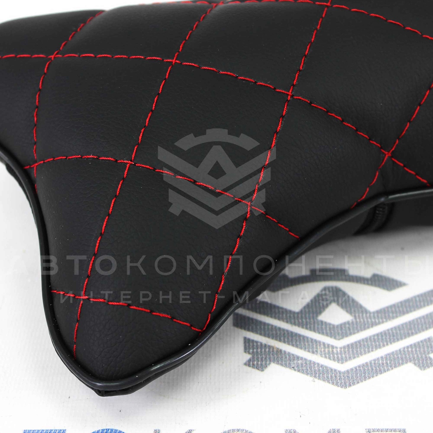 Подушка подголовника с прострочкой "Квадрат по диагонали"