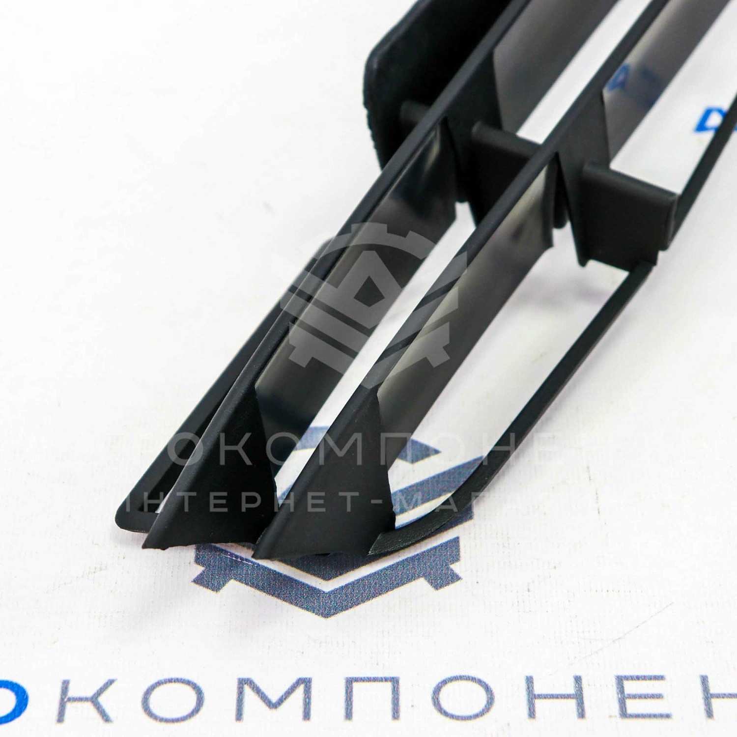 Решетка (нижняя) в передний бампер Лада Калина