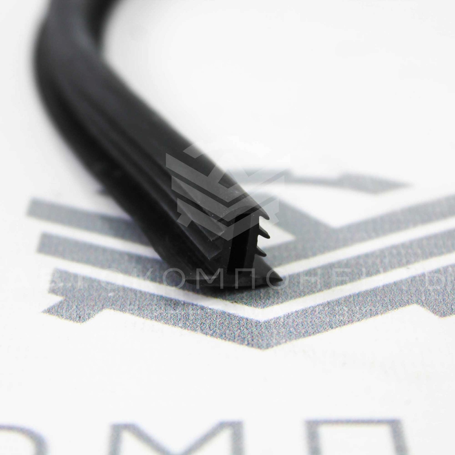 Универсальный уплотнитель между панелью и лобовым стеклом РКИ-Т