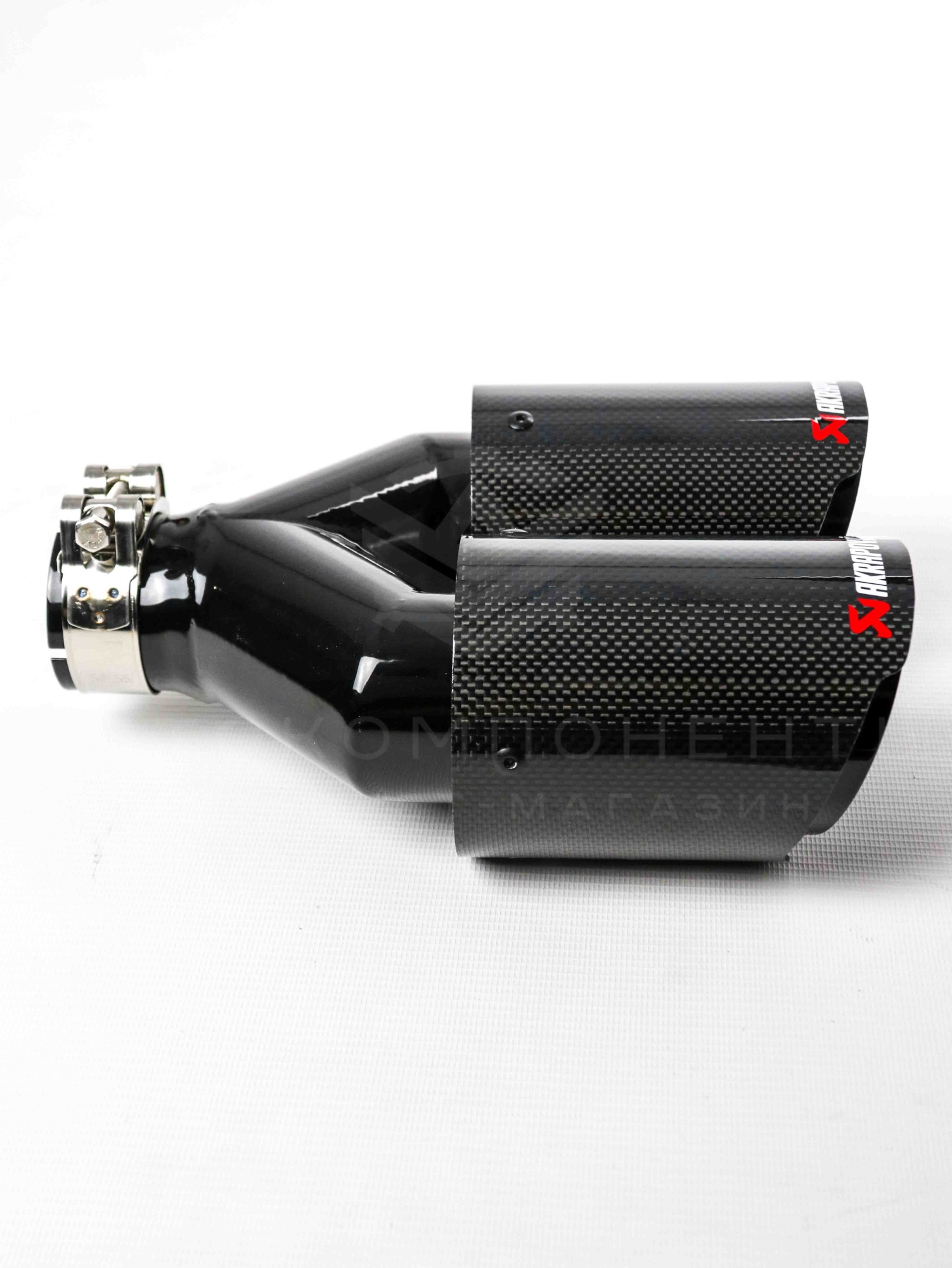 Раздвоенная насадка AKRAPOVIC (открытого типа) на глушитель (прямая) 51-89мм (карбон, черная)
