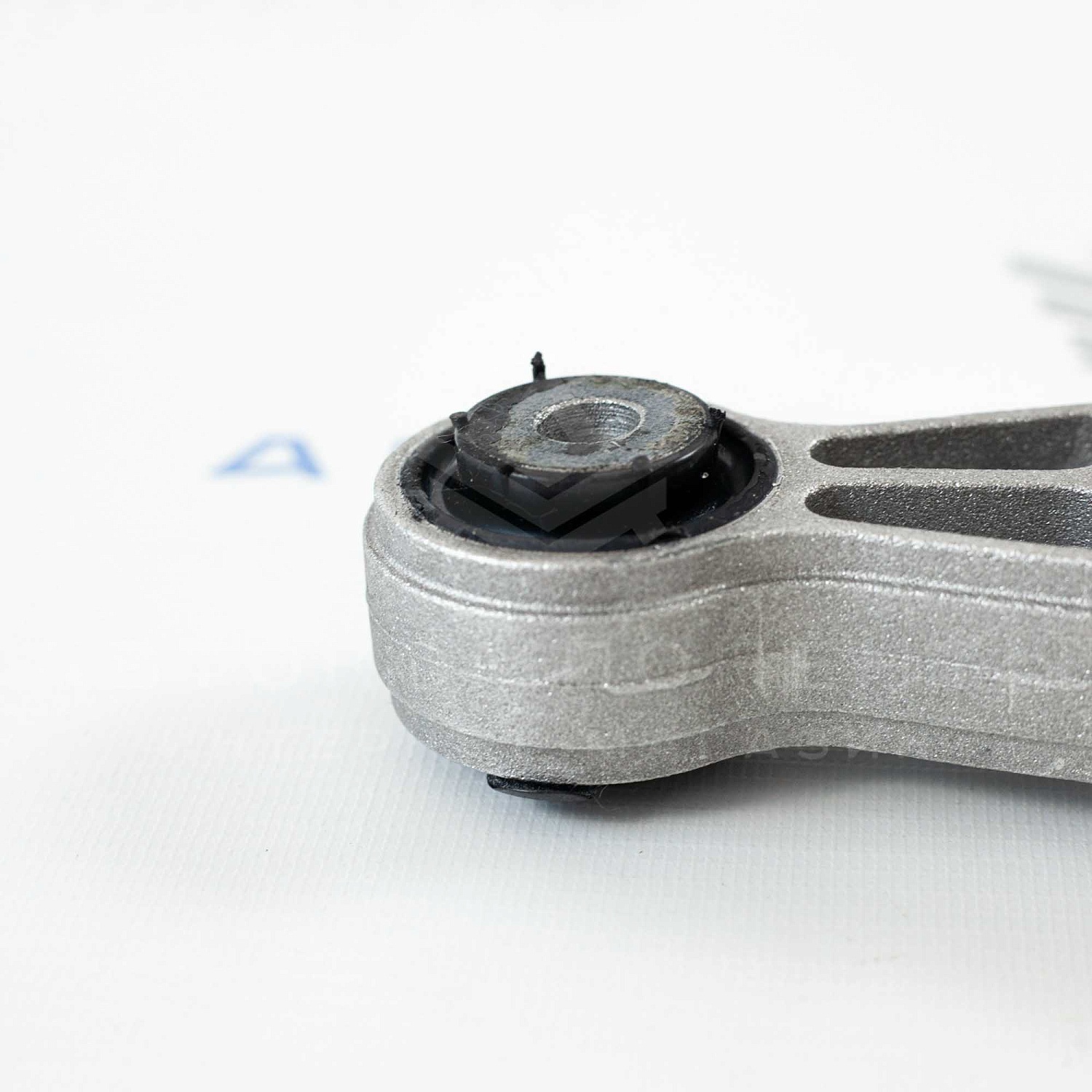 Опора (подушка) двигателя верхняя 2112 16кл. (гитара) МИКА