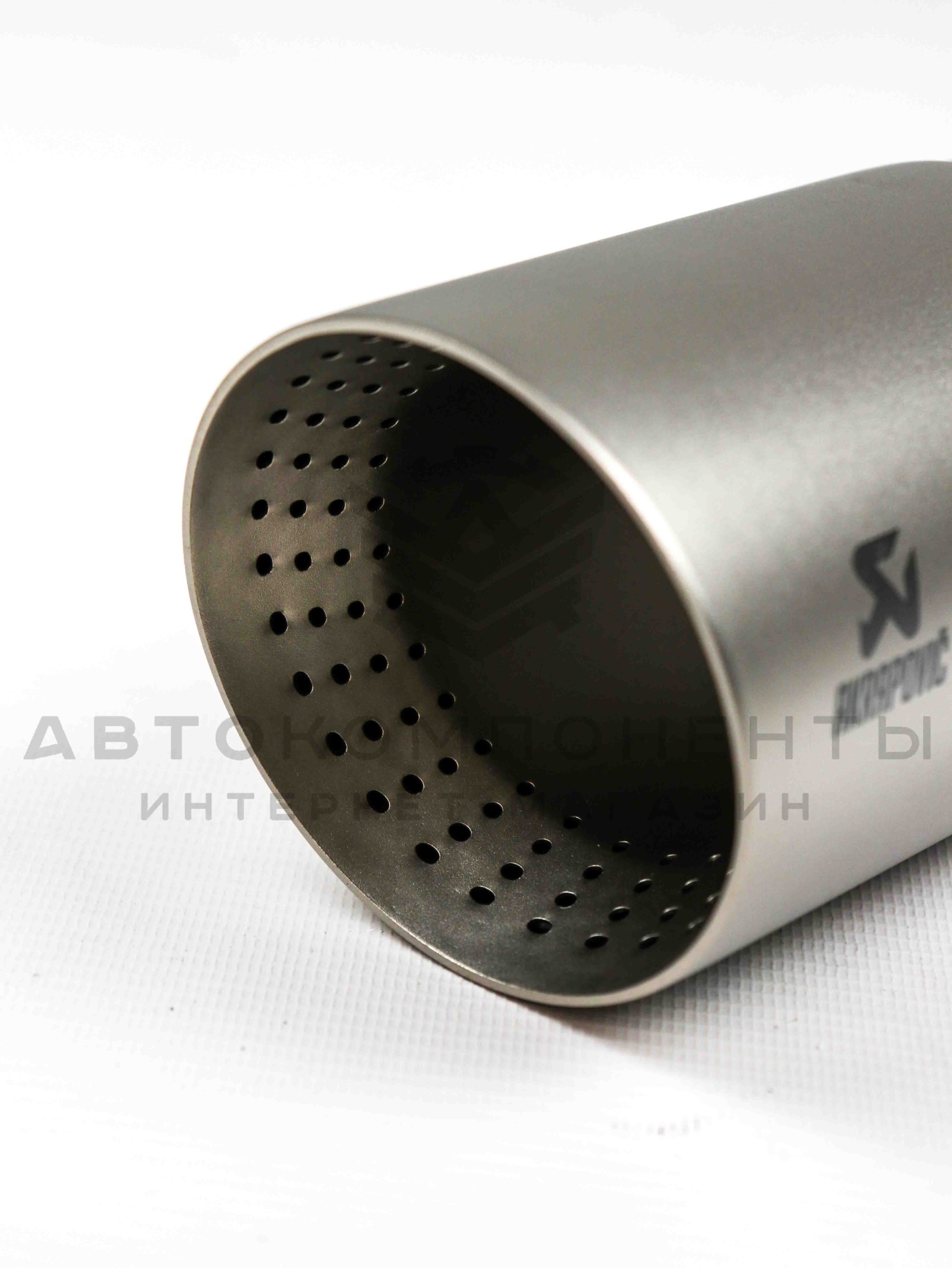 Насадка на глушитель AKRAPOVIC (скошенная, с перфорацией) 51-89мм (серебристая)
