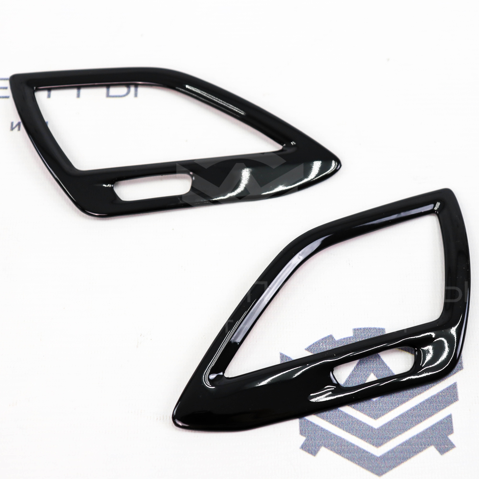 Облицовки (накладки) боковых дефлекторов (сопл) воздуховодов (черный лак) Лада Vesta