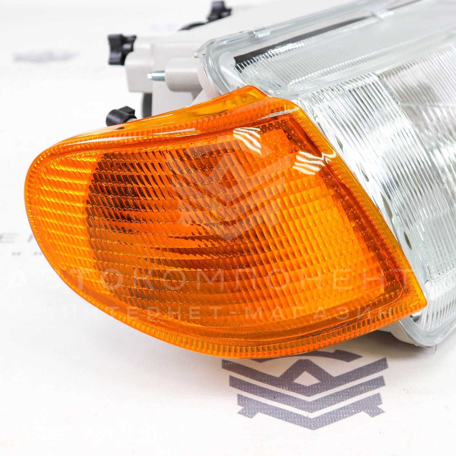 Фара с оранжевым поворотником (правая) ВАЗ 2113, 2114, 2115 (аналог Bosch) (ML136)