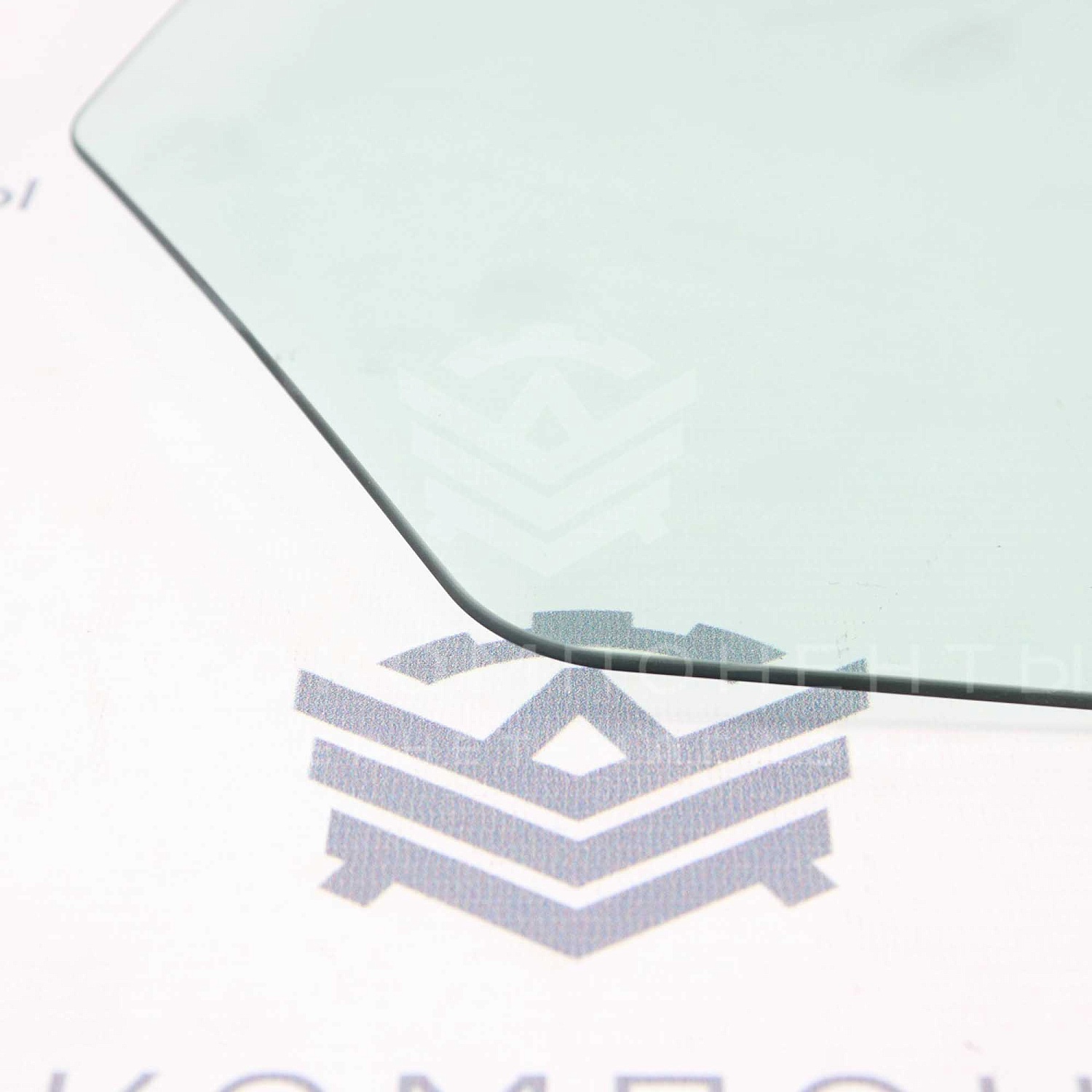 Передние боковые стекла Лада Приора