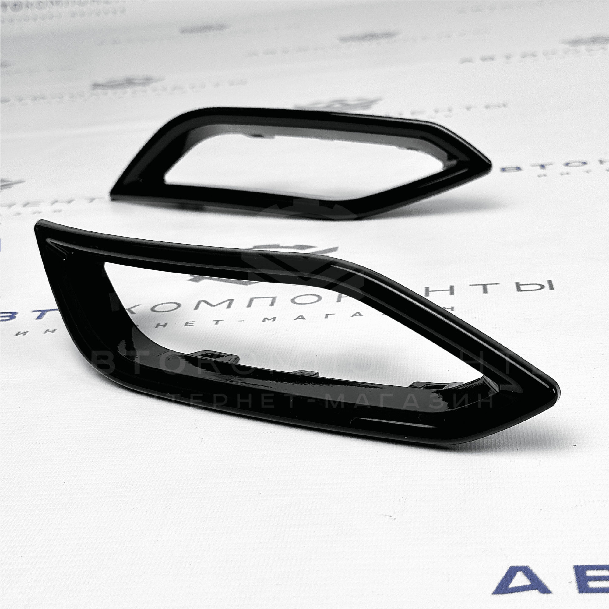 Накладки (вставки) заднего бампера (имитация выхлопа) Лада Vesta NG (чёрный глянец)