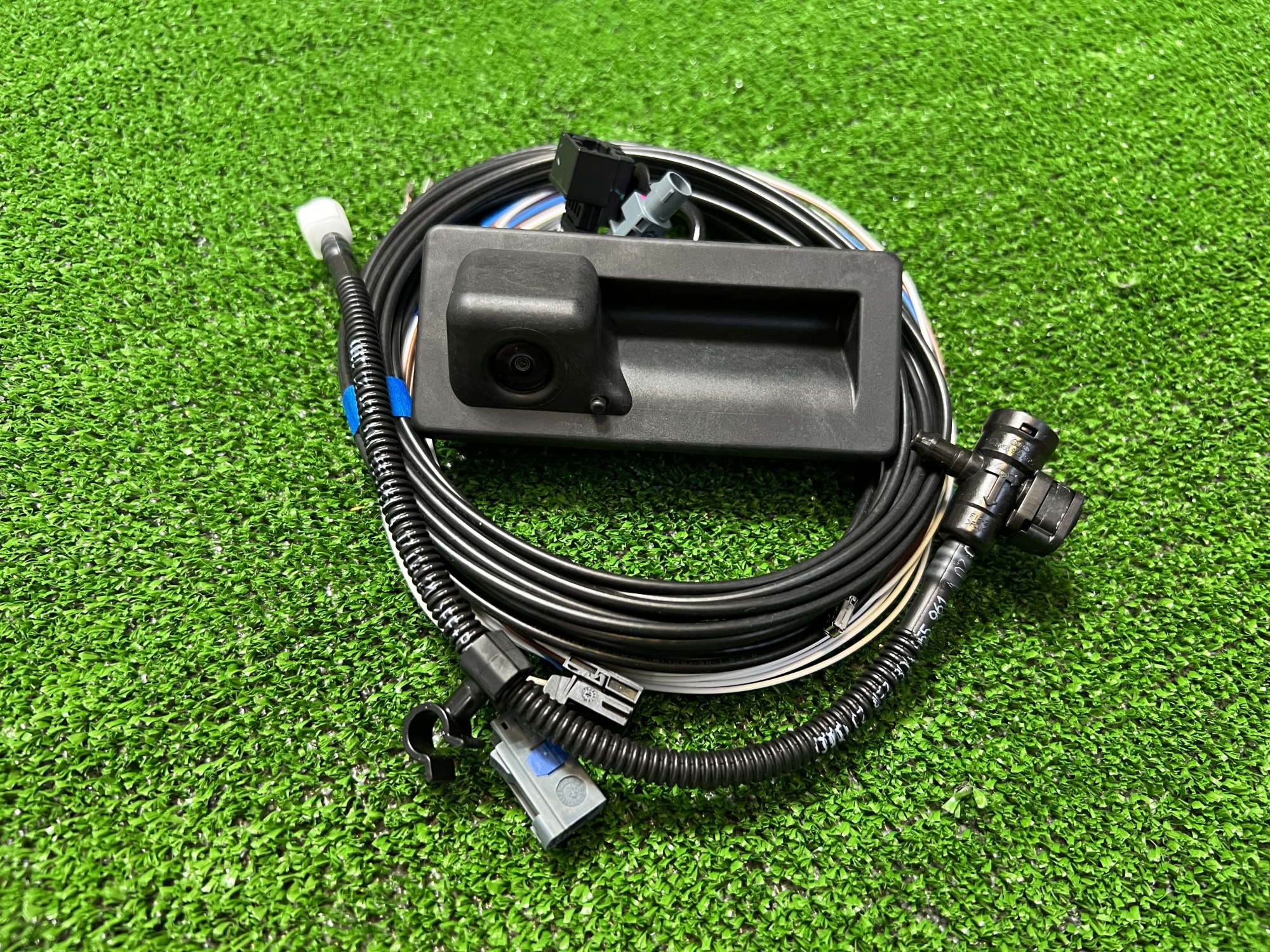 Камера заднего вида (без динамической разметки) с омывателем Volkswagen, Skoda