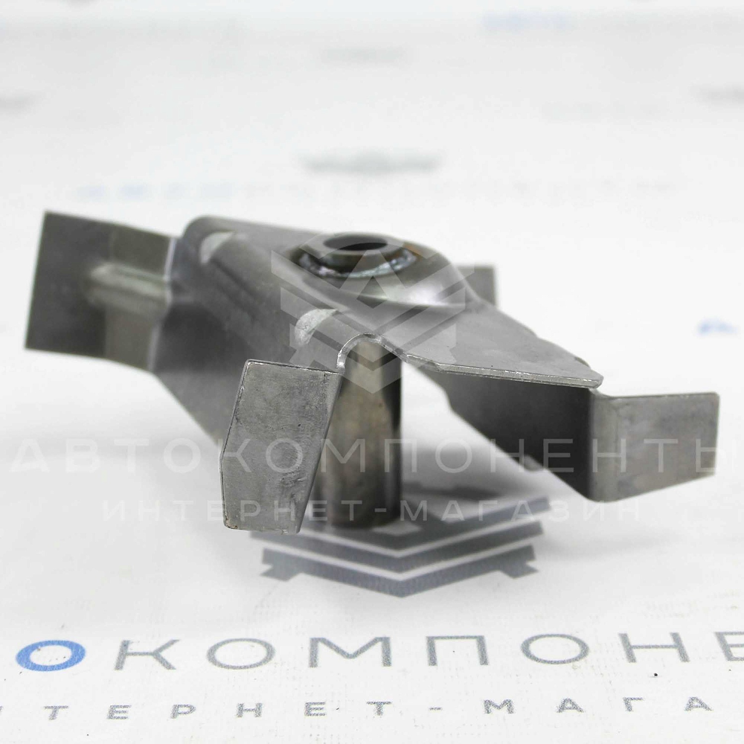 Кронштейн буксировочного крюка Лада Приора 2