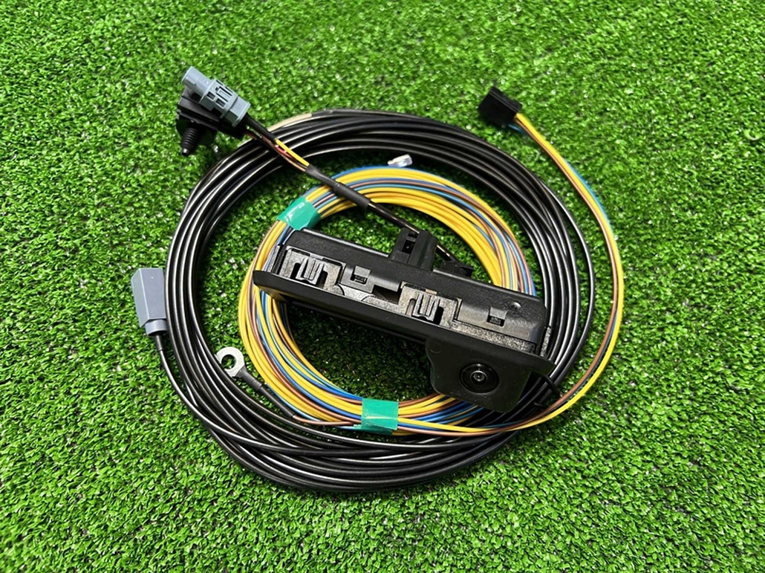 Камера заднего вида (без динамической разметки) Volkswagen Polo, Skoda Rapid, Karoq, Kodiaq