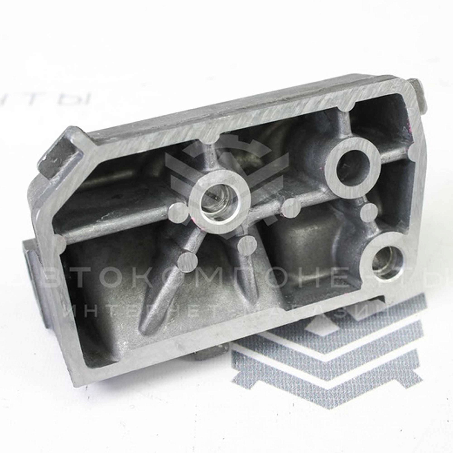 Кронштейн (нижний) крепления генератора ВАЗ 2110-2112