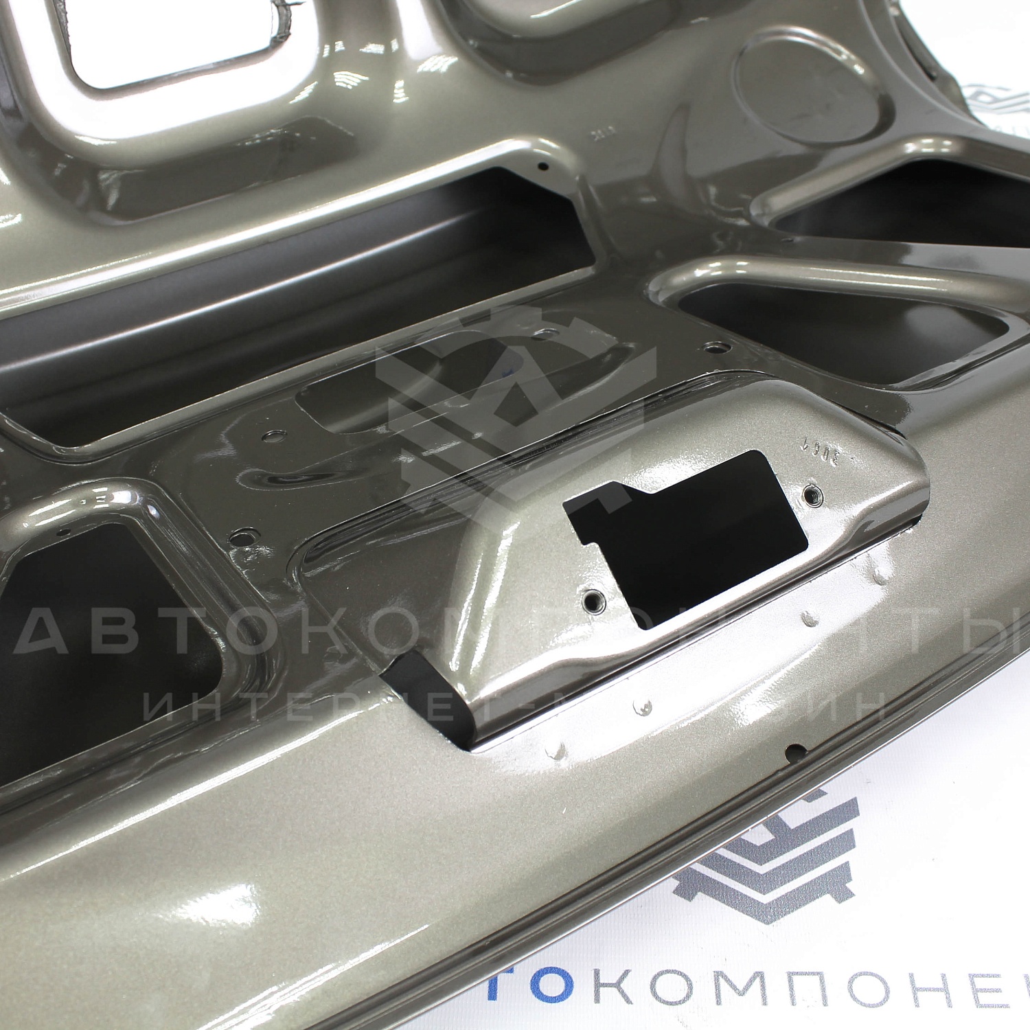 Оригинальная крышка багажника Лада Гранта (седан) в цвет кузова