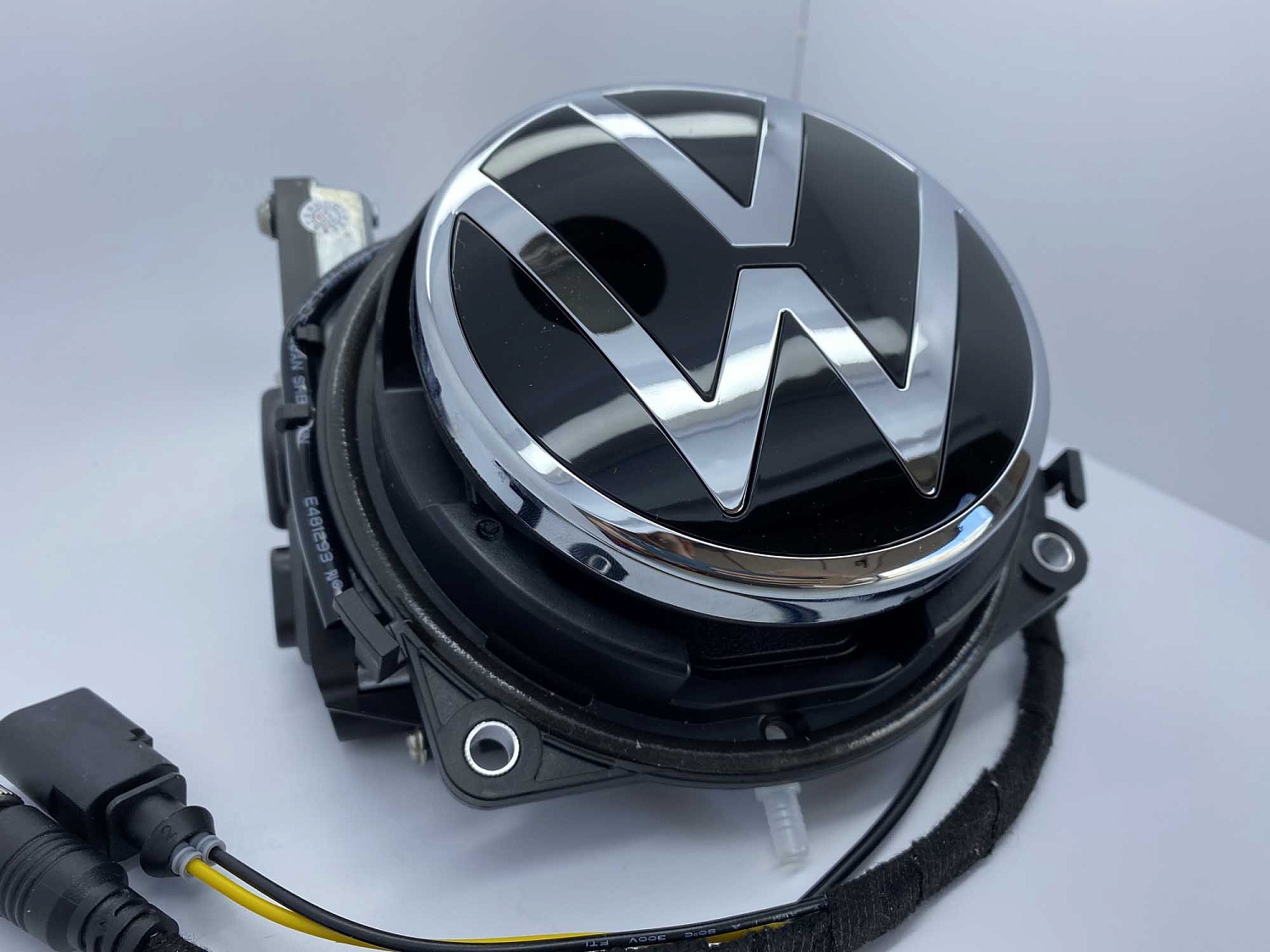 Камера заднего вида в логотипе "VW" аналог (с динамической разметкой) для авто с ESP Volkswagen