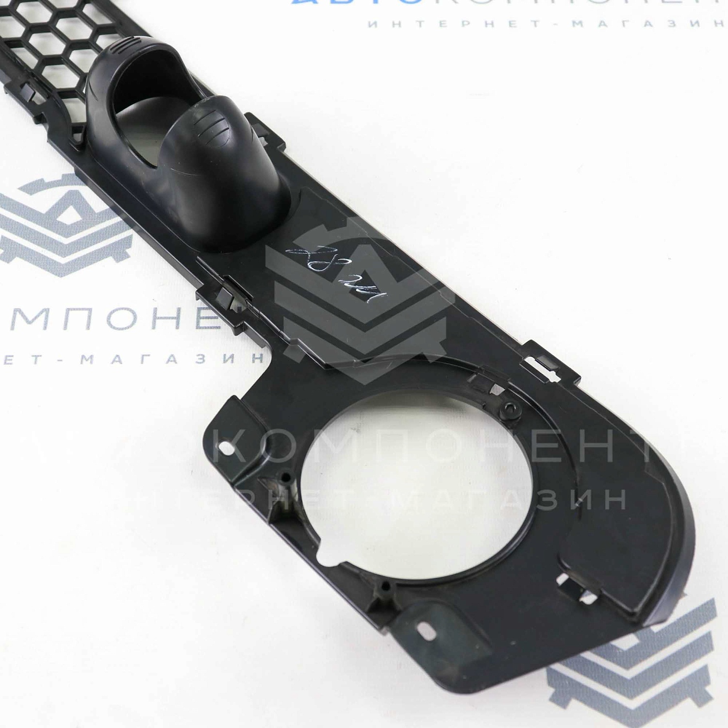 Решетка переднего бампера Бертоне Шевроле Нива