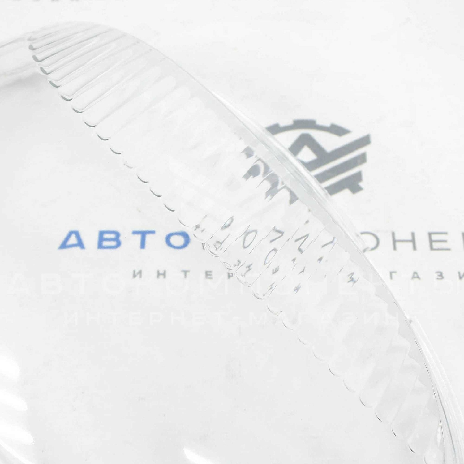 Стекло (пластик) фары нового образца Шевроле Нива (правое)