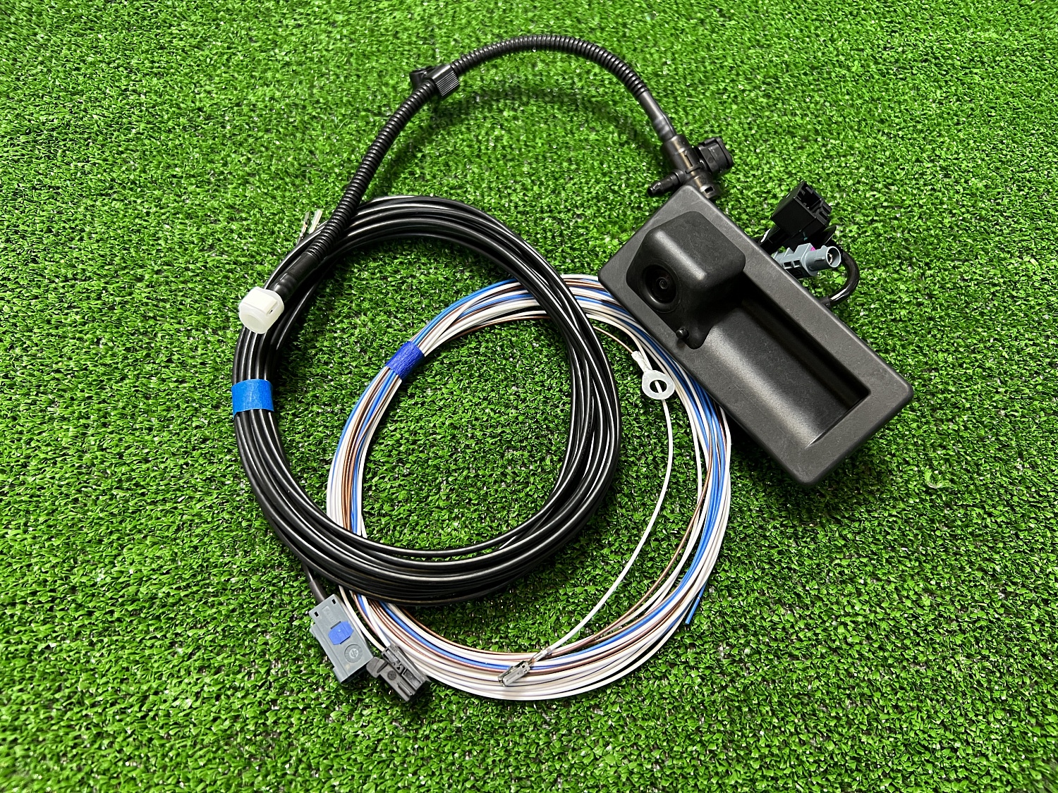 Камера заднего вида (без динамической разметки) с омывателем Volkswagen, Skoda