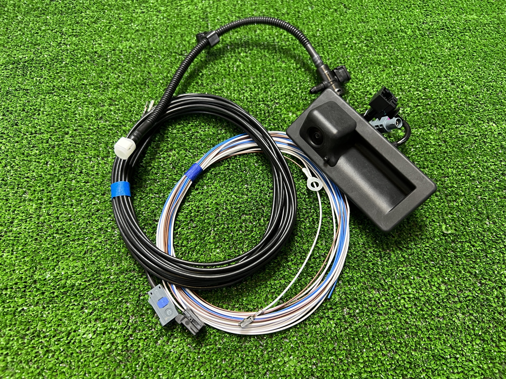 Камера заднего вида (без динамической разметки) с омывателем Volkswagen, Skoda