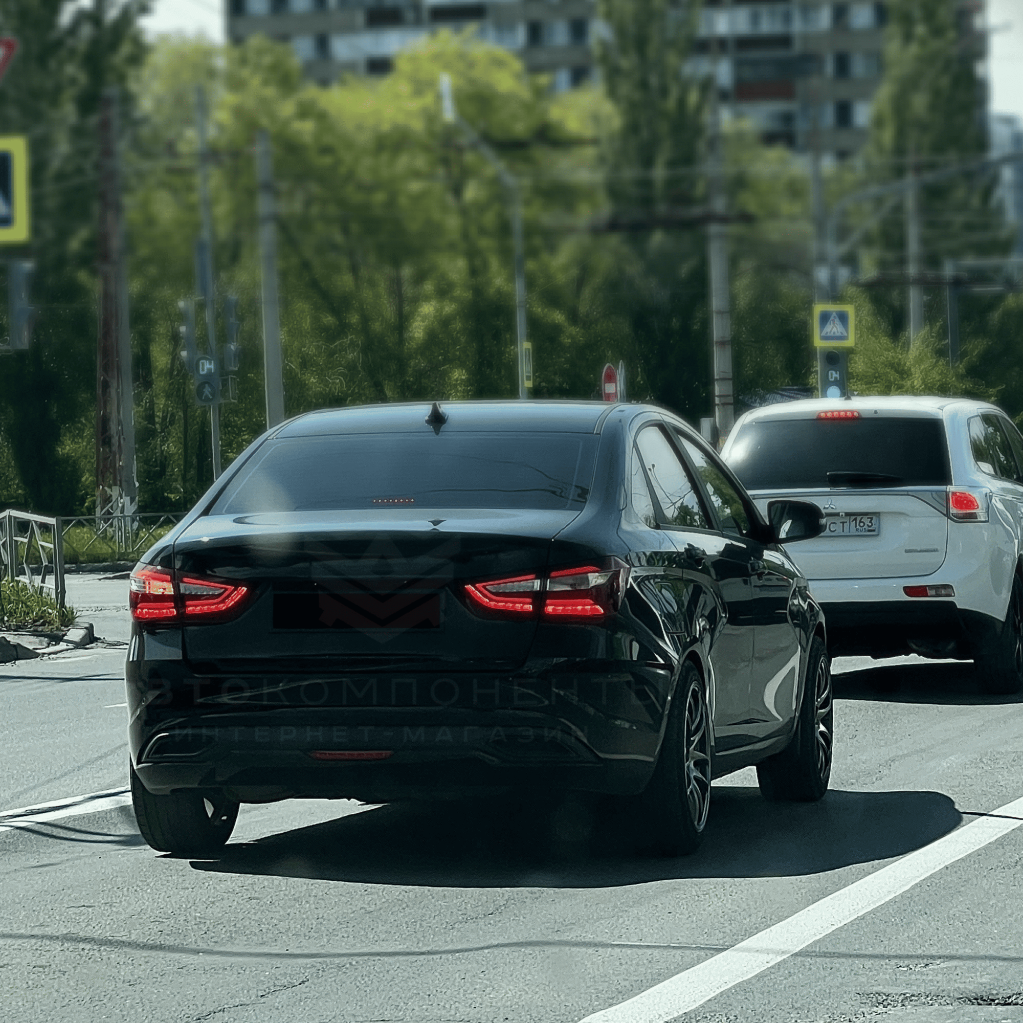 Накладки (вставки) заднего бампера (имитация выхлопа) Лада Vesta NG (чёрный глянец)