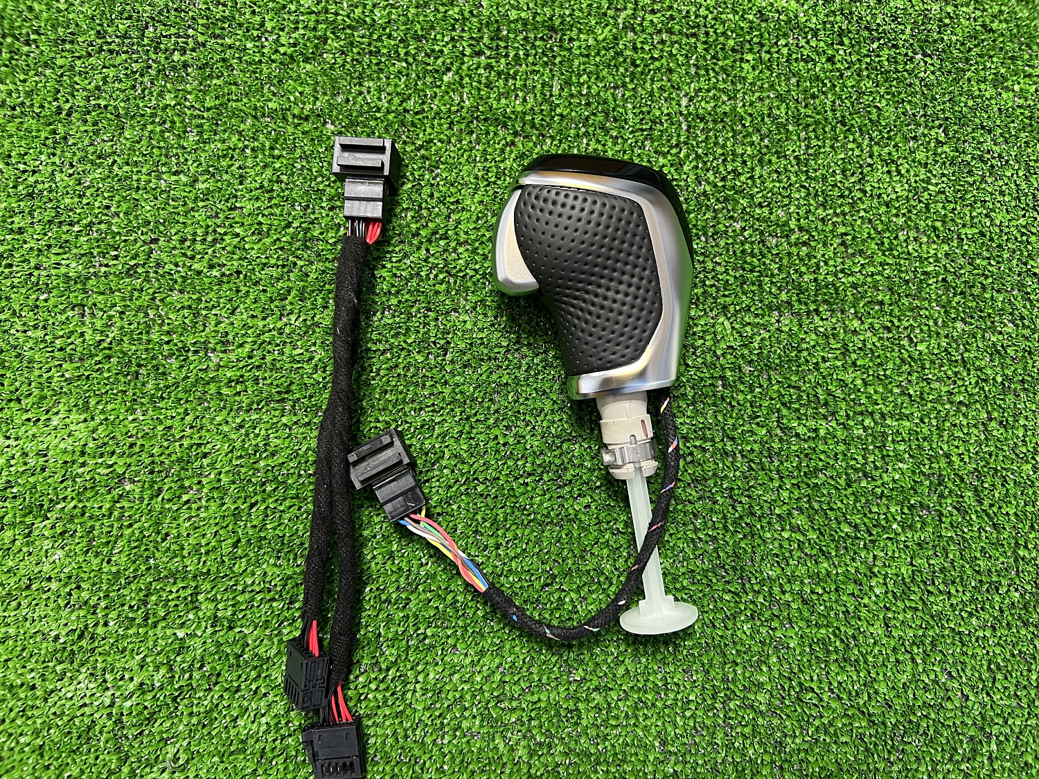 Ручка КПП c белой подсветкой (с перфорацией) Volkswagen, Skoda