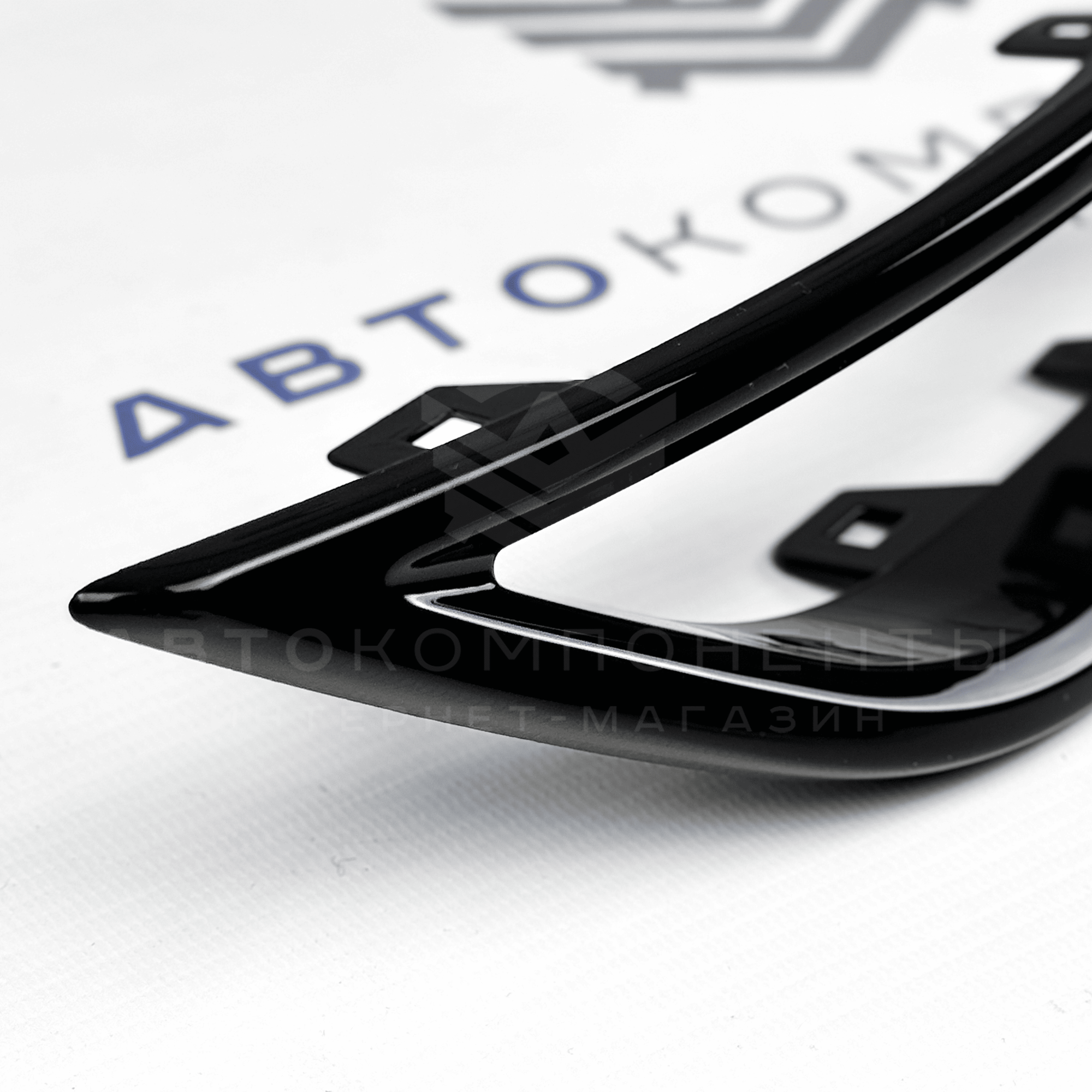 Накладки (вставки) заднего бампера (имитация выхлопа) Лада Vesta NG (чёрный глянец)