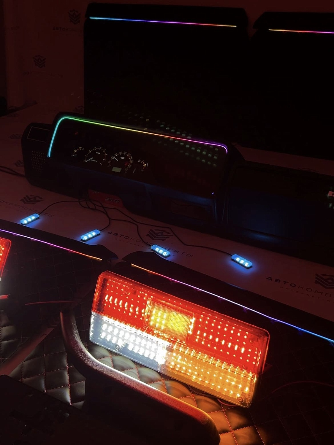 Комплект салона в коже (Обшивки дверей + контурная подсветка) ВАЗ 2107