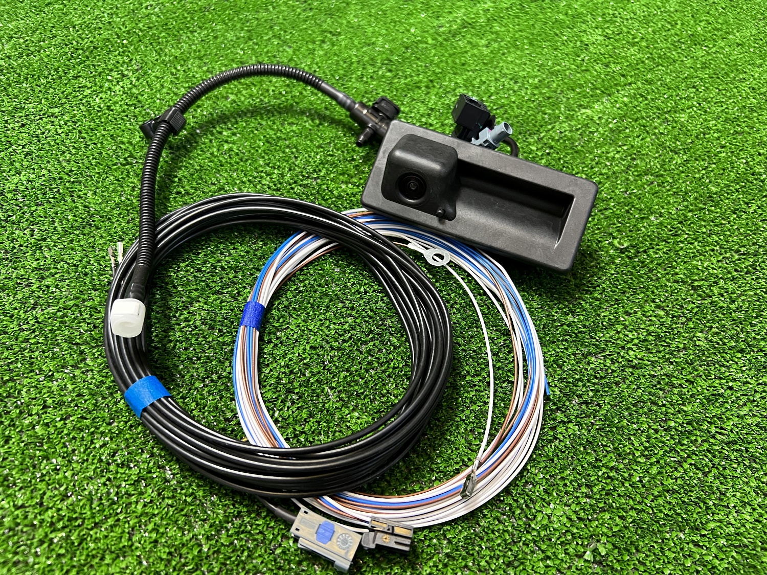 Камера заднего вида (без динамической разметки) с омывателем Volkswagen, Skoda