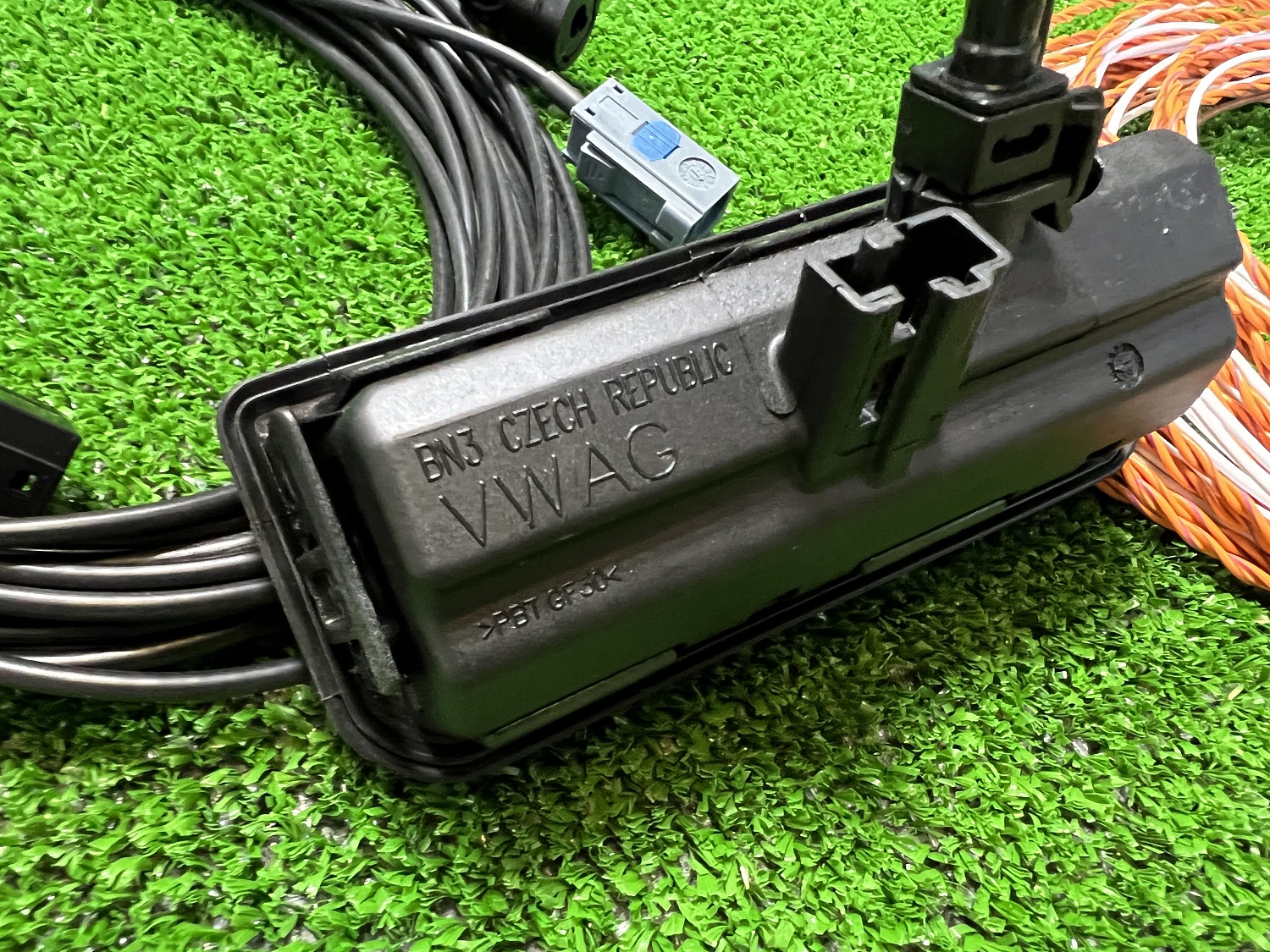 Камера заднего вида (с динамической разметкой) с омывателем Volkswagen Tiguan 2, Teramont