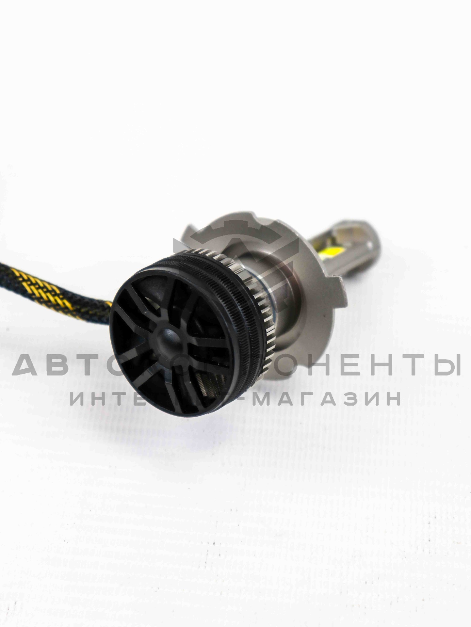 Светодиодные лампы 150W с приложением (H4) с вентилятором охлаждения Светодиодные лампы 150W с приложением (H4) с вентилятором охлаждения